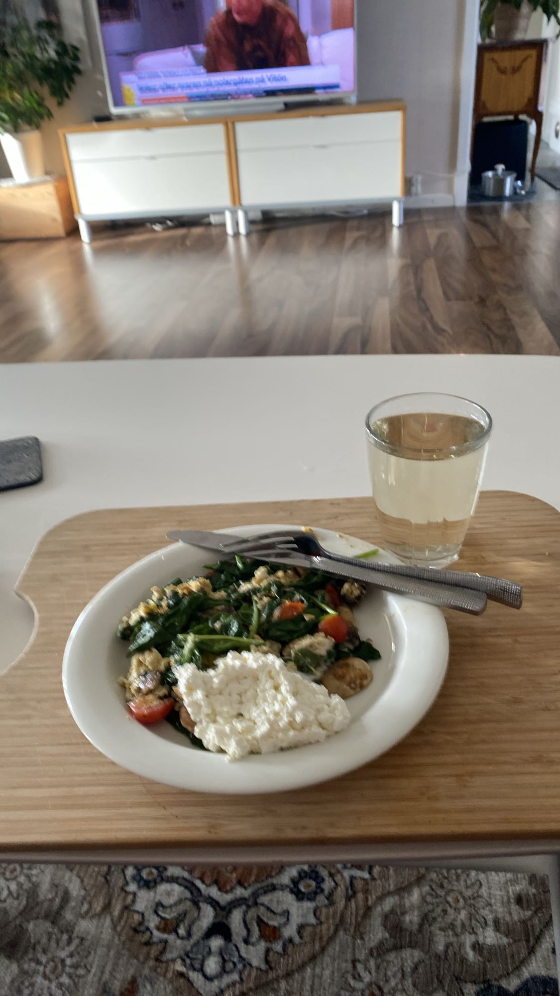 Omelett med grönsaker och keso