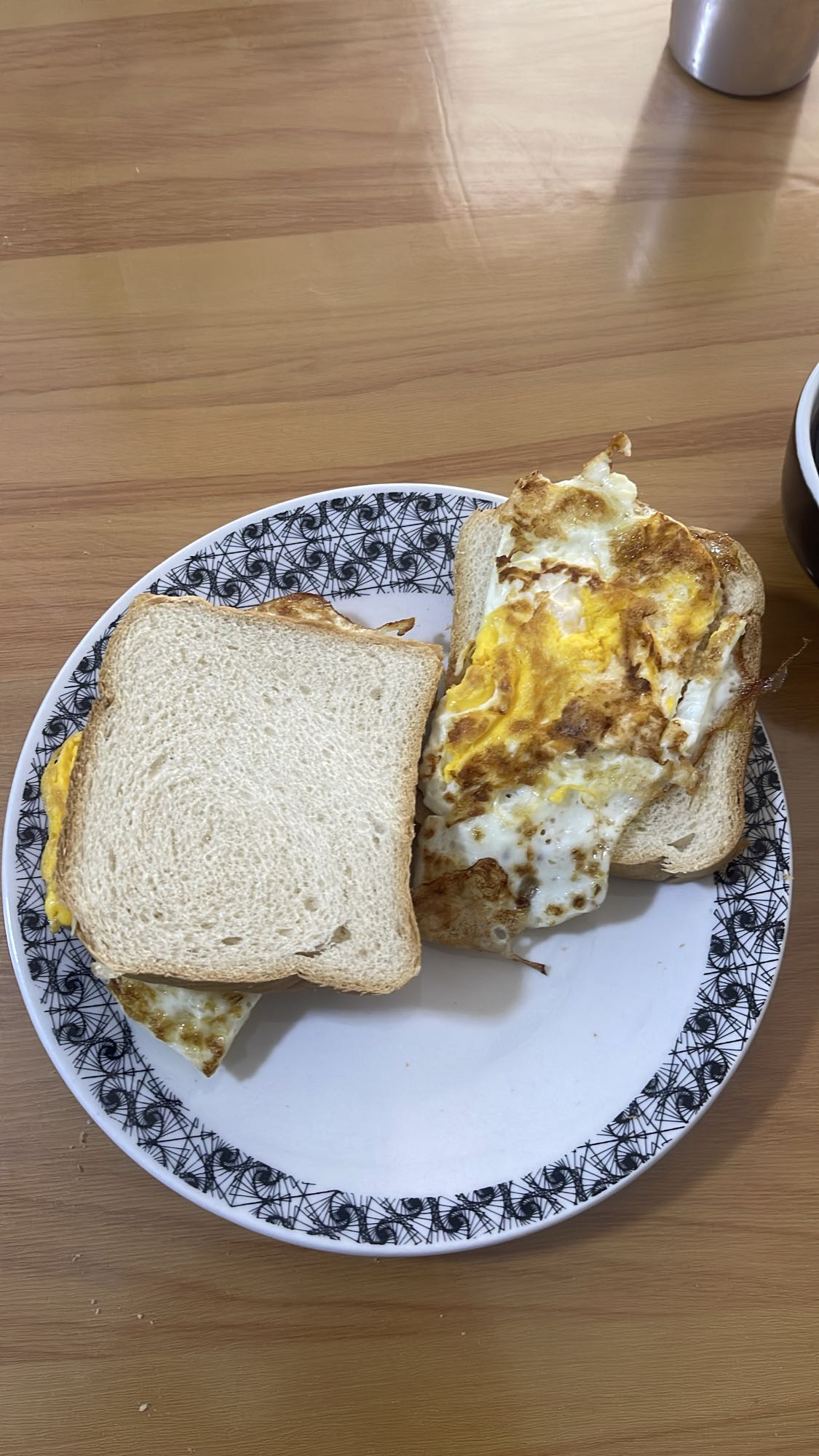 Sanduíche de ovo frito