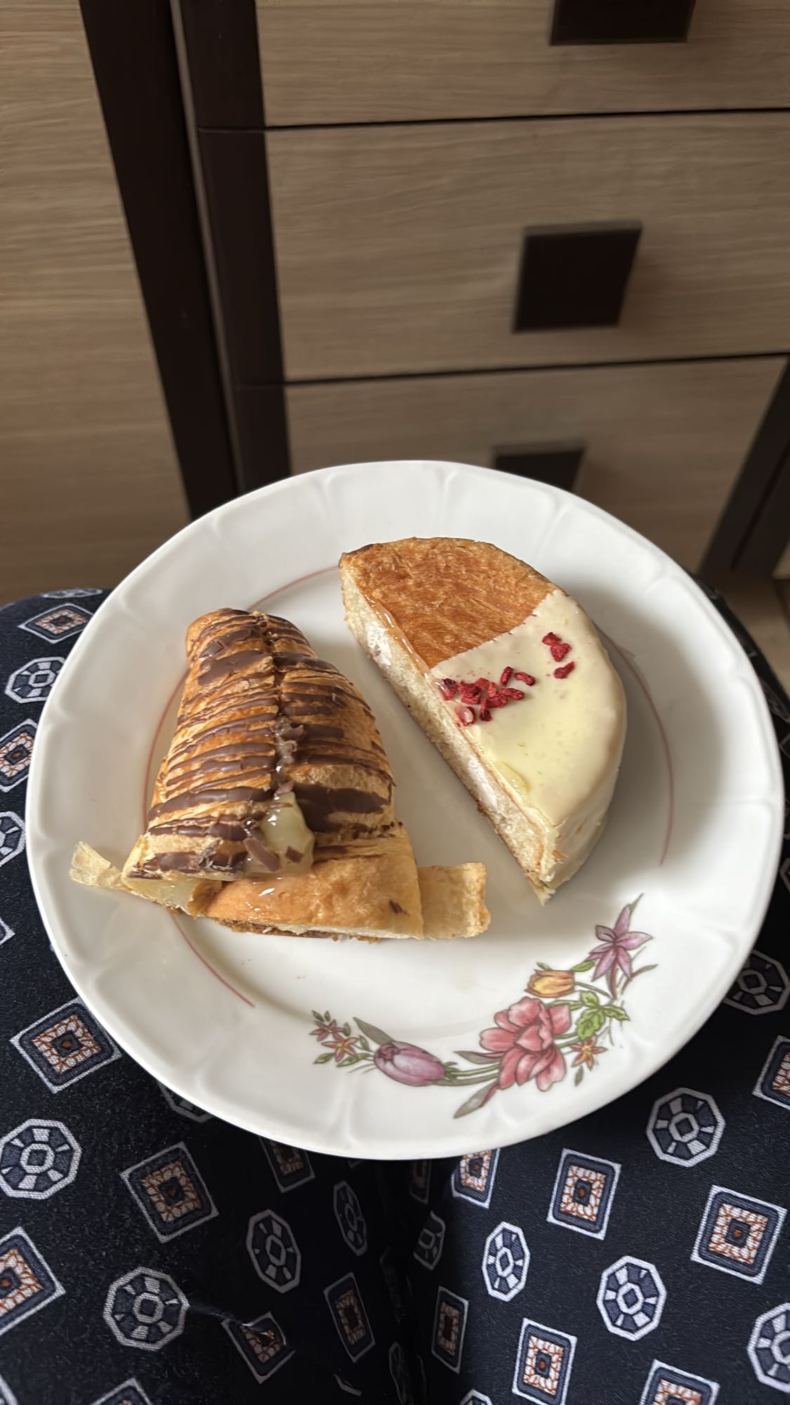 Patiserie cu cremă și glazură