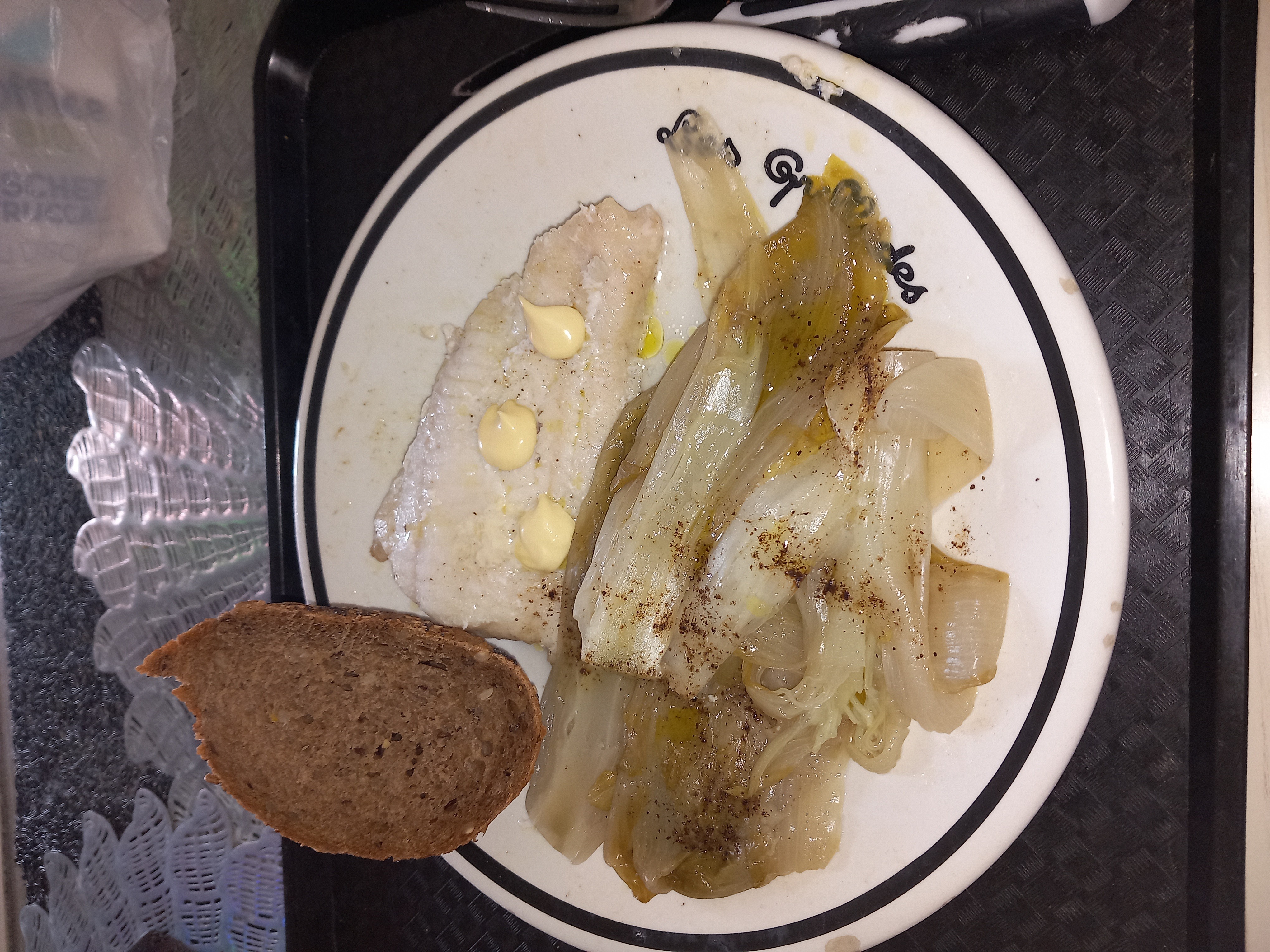 Poisson, endives et pain