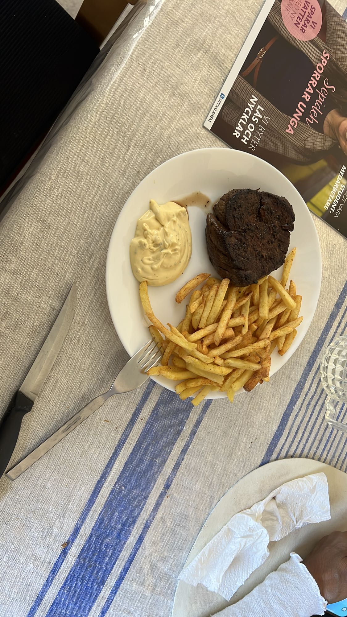 Biff med pommes och sås