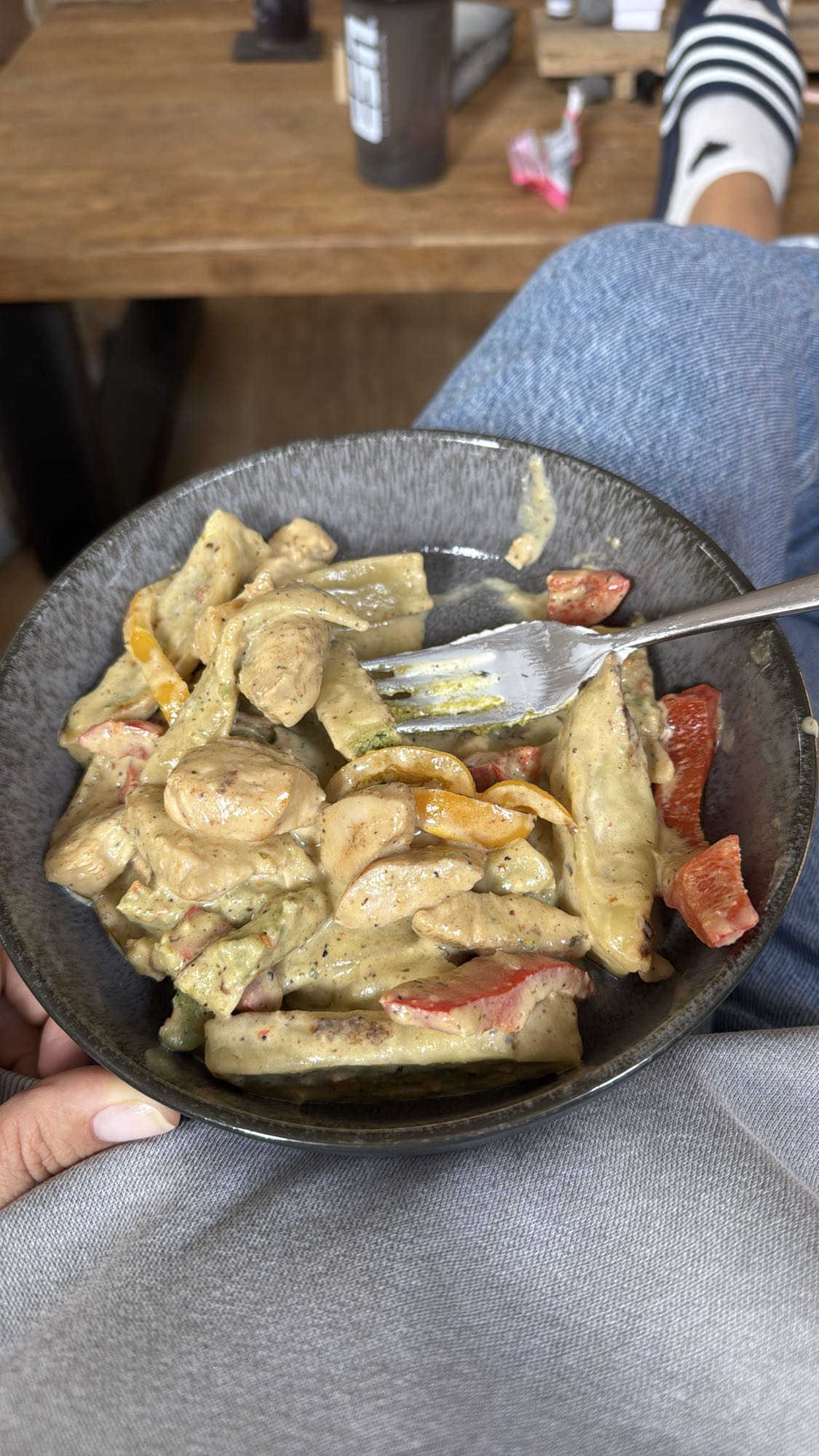 Hähnchen mit Paprika und Gemüsemaultaschen