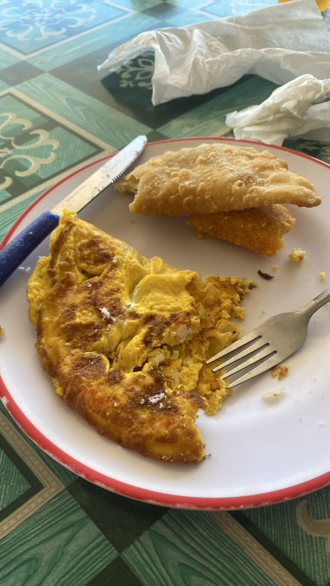 Tortilla y empanada frita