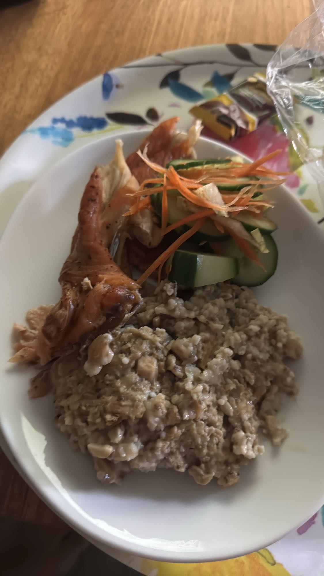 Kyckling med gröt och sallad