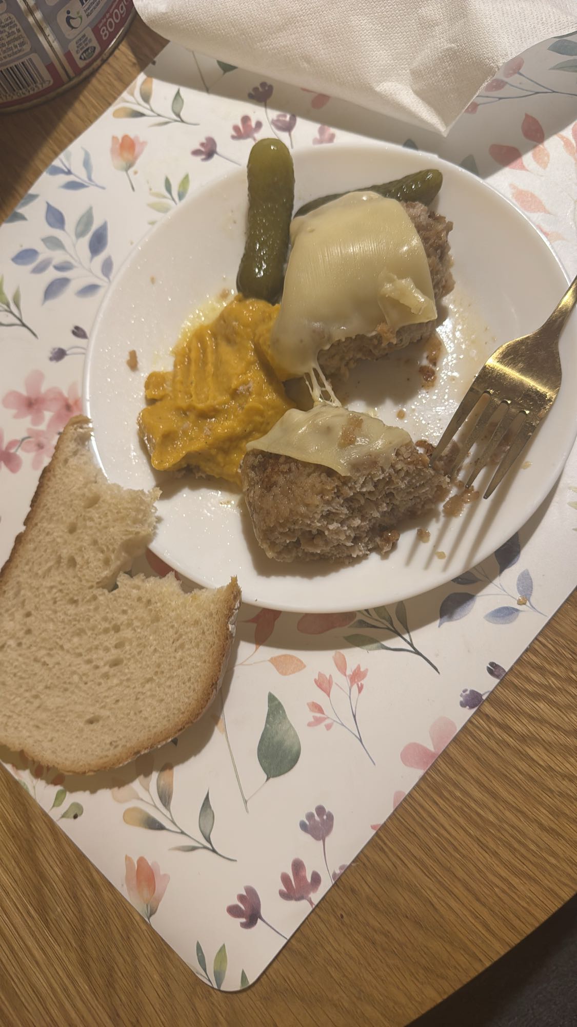 котлета с сыром и гарниром