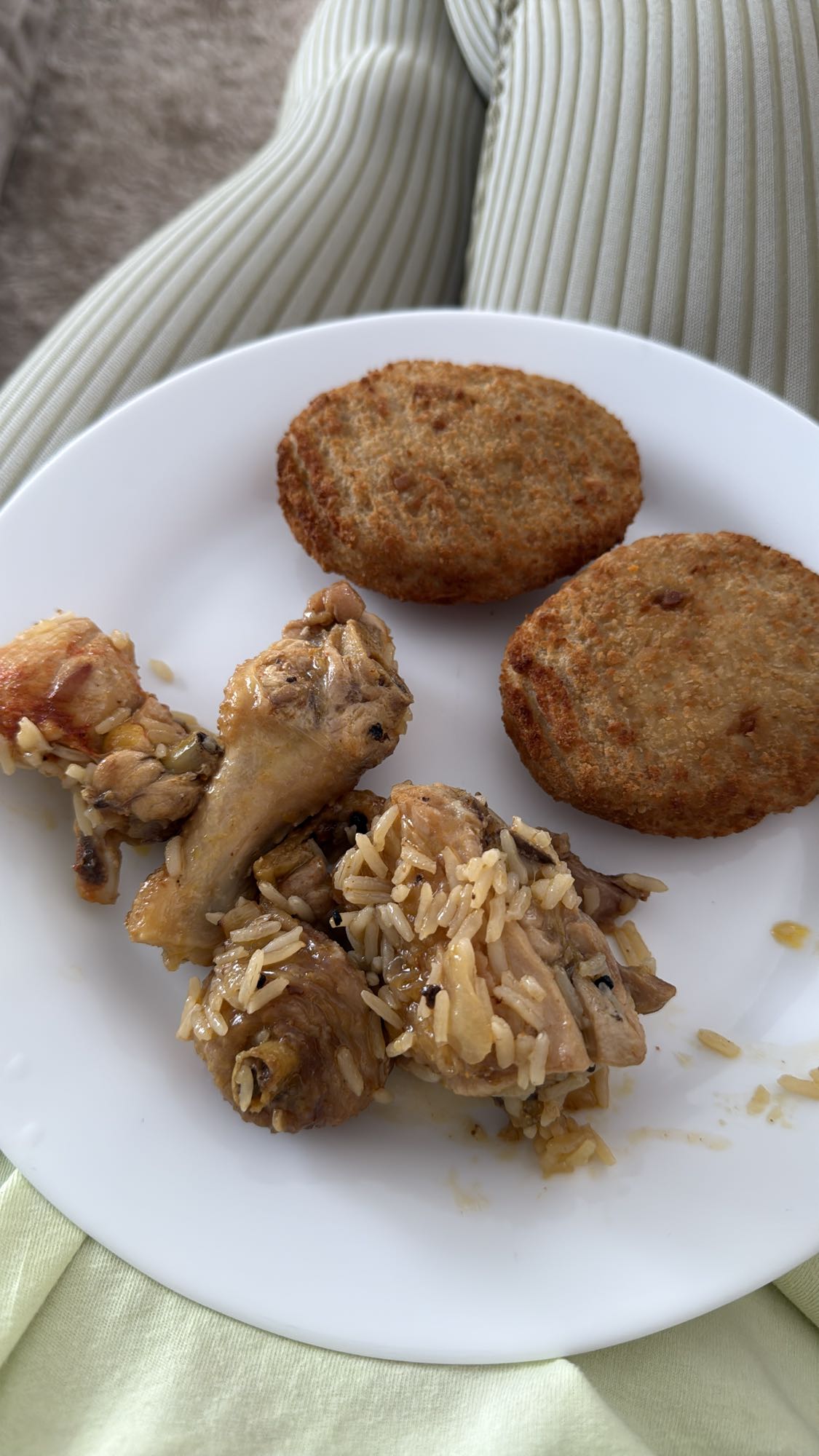 Frango, arroz e hambúrguer