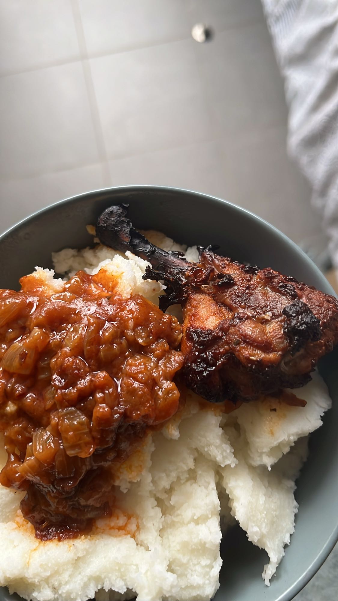 Pap with chicken and relish