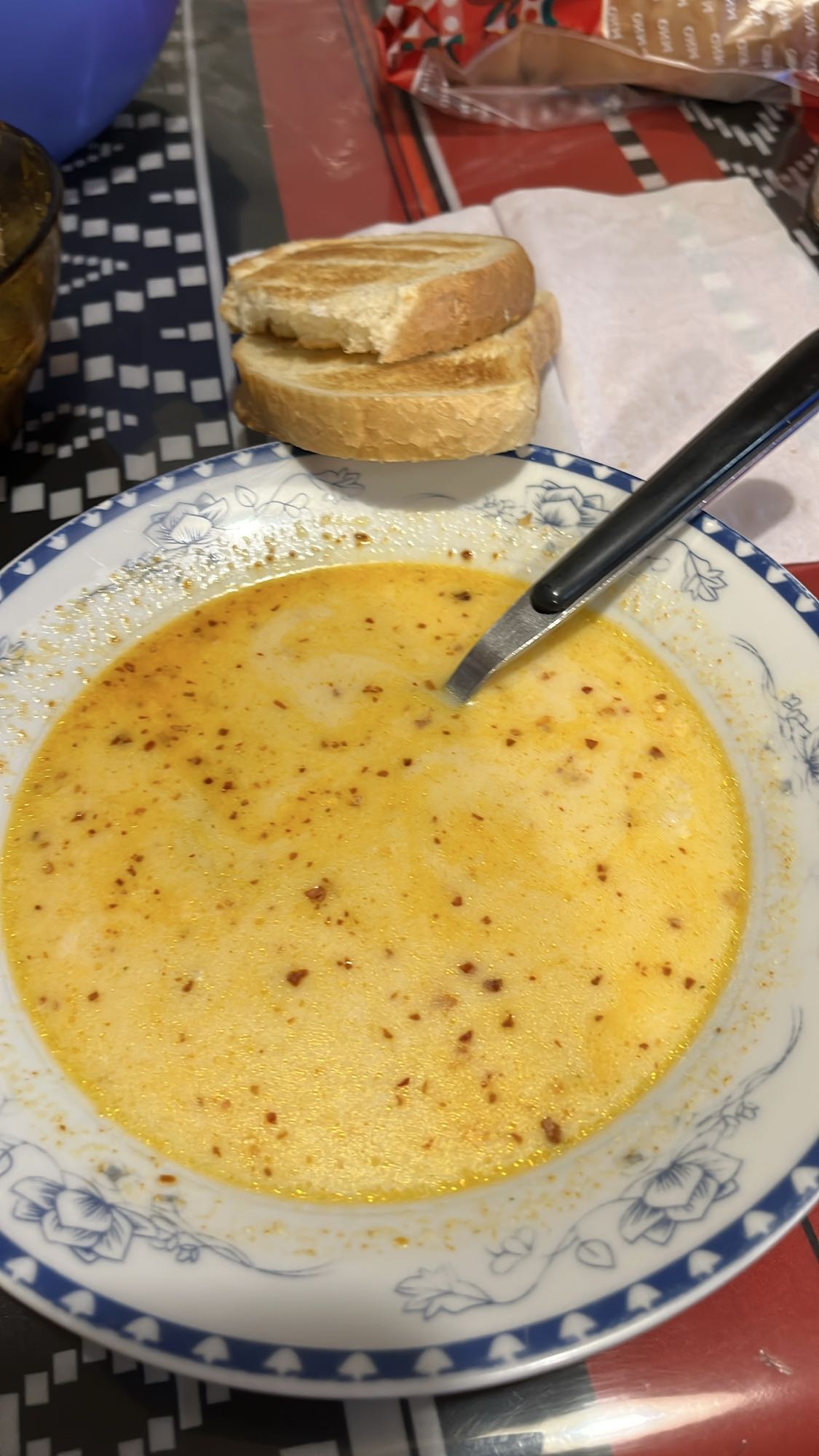 Суп с препечен хляб