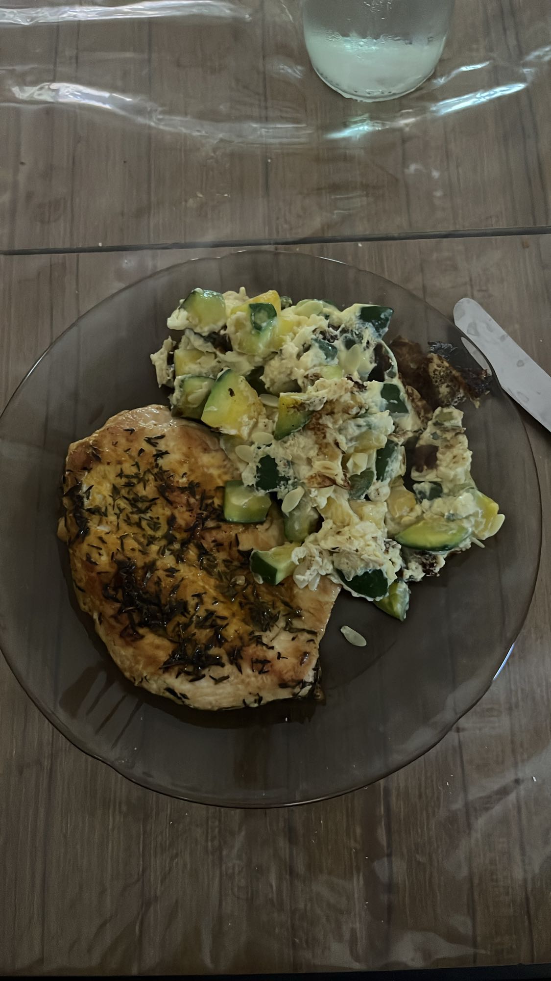 Pollo con huevo y calabacín