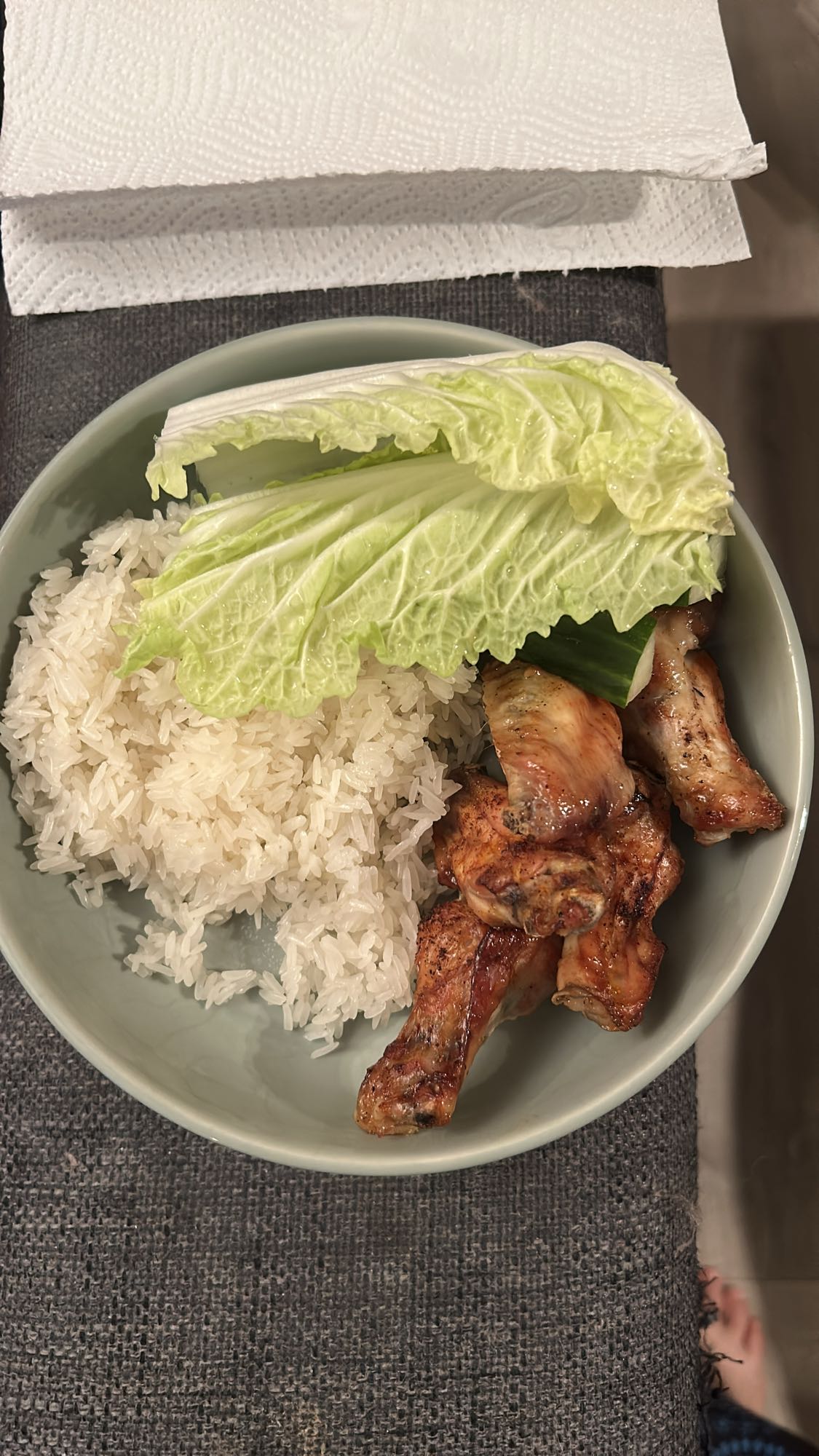 Kyllingvinger med ris og salat