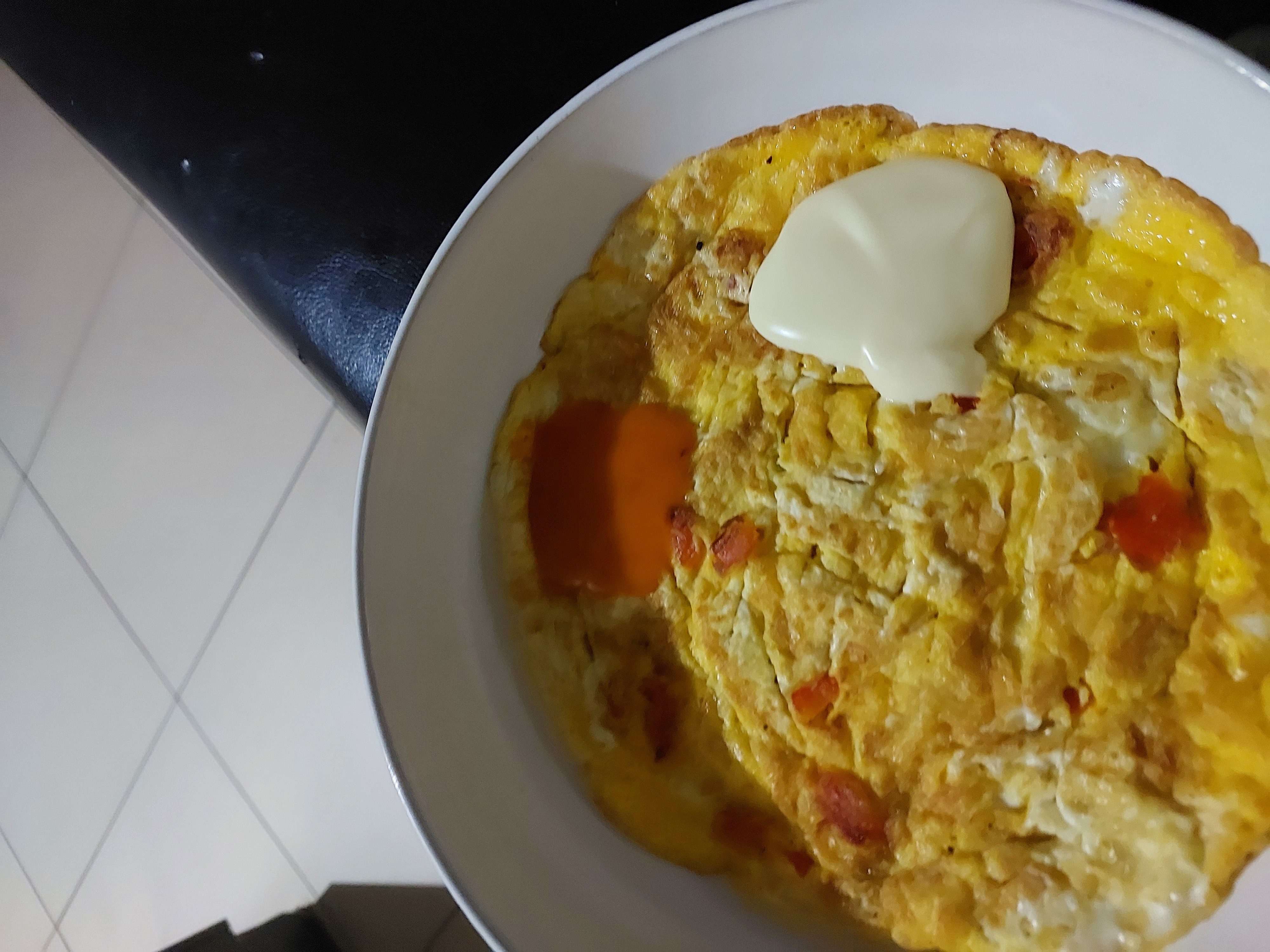 Omelette with mayo and sauce