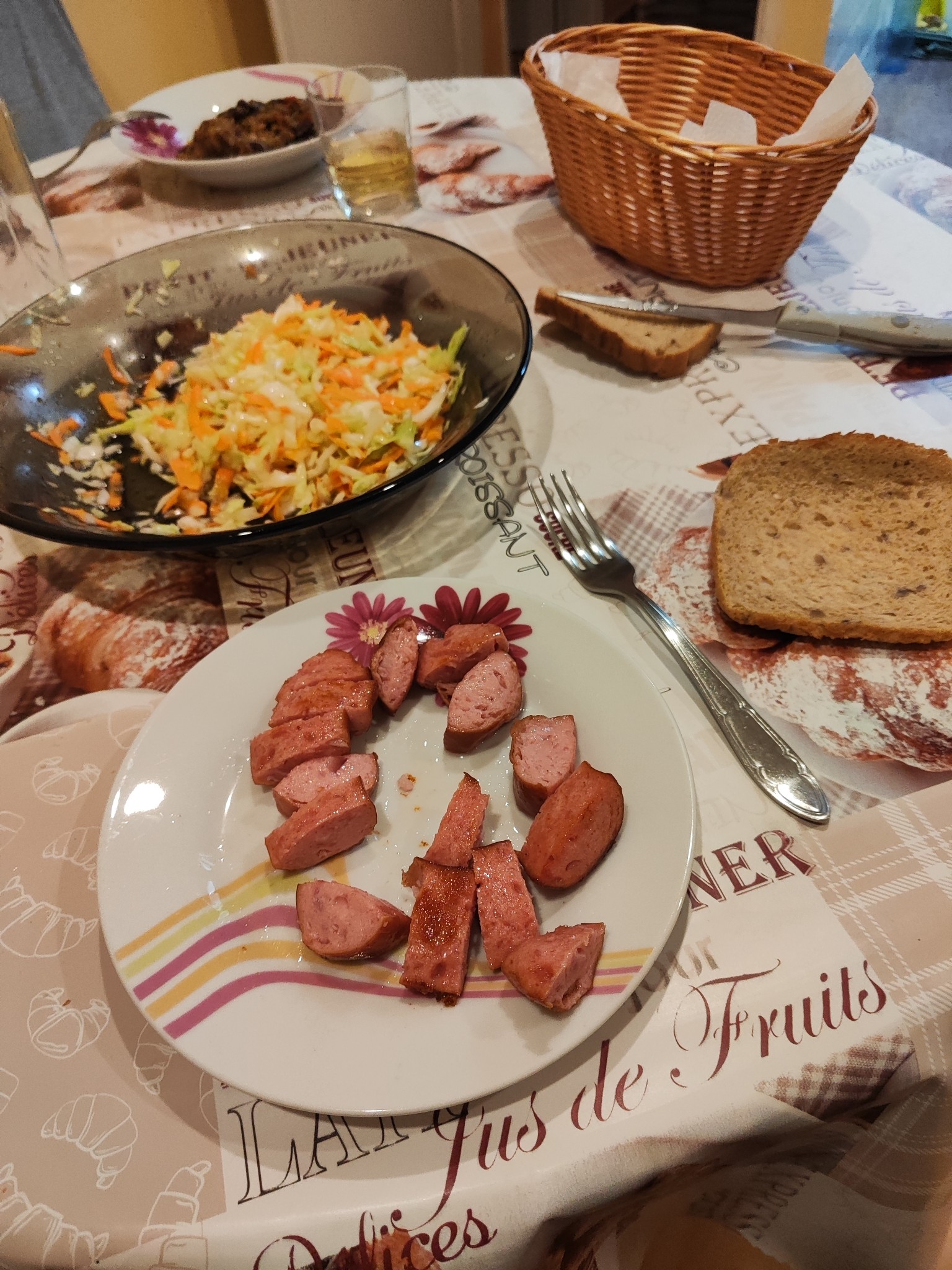 Sausage with salad & bread