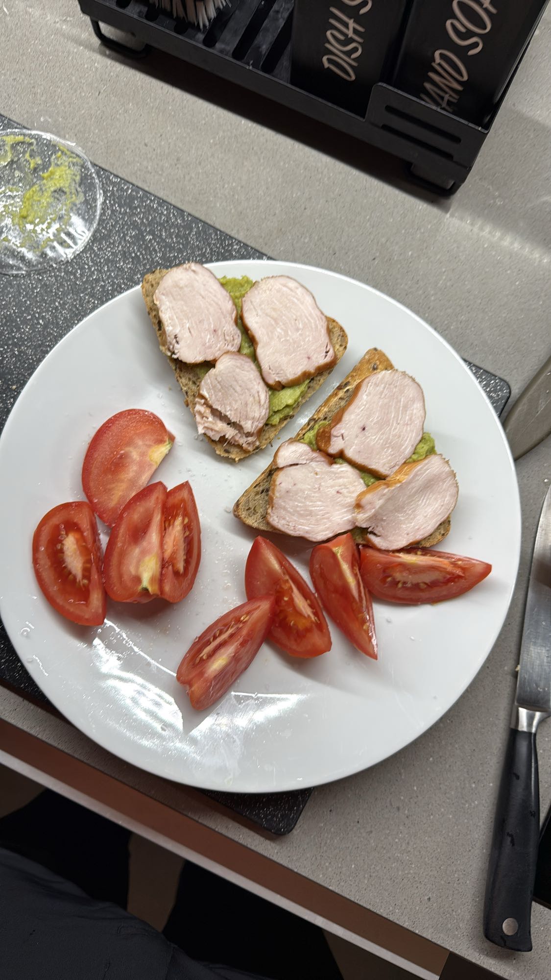 Kanapki z indykiem i pomidorem