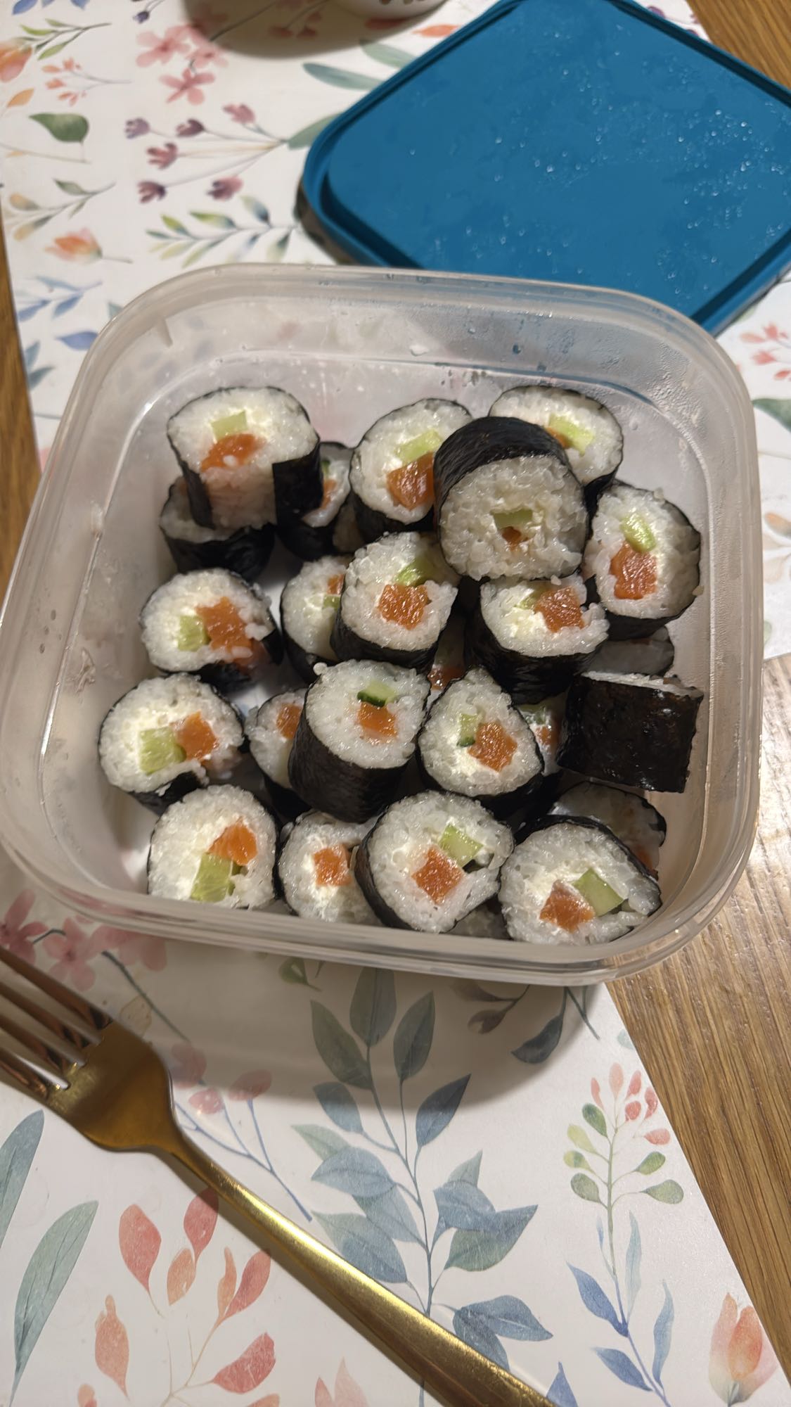 роллы с лососем