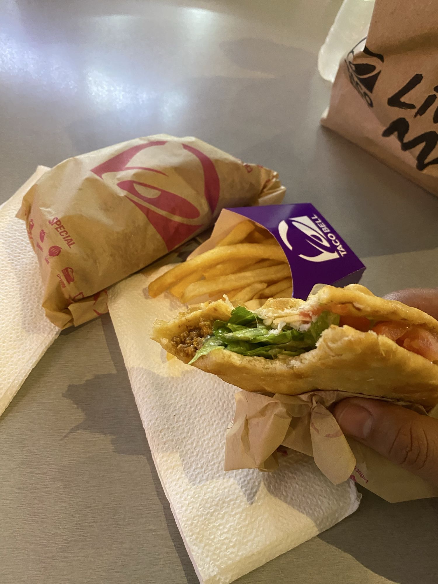 Taco con papas fritas