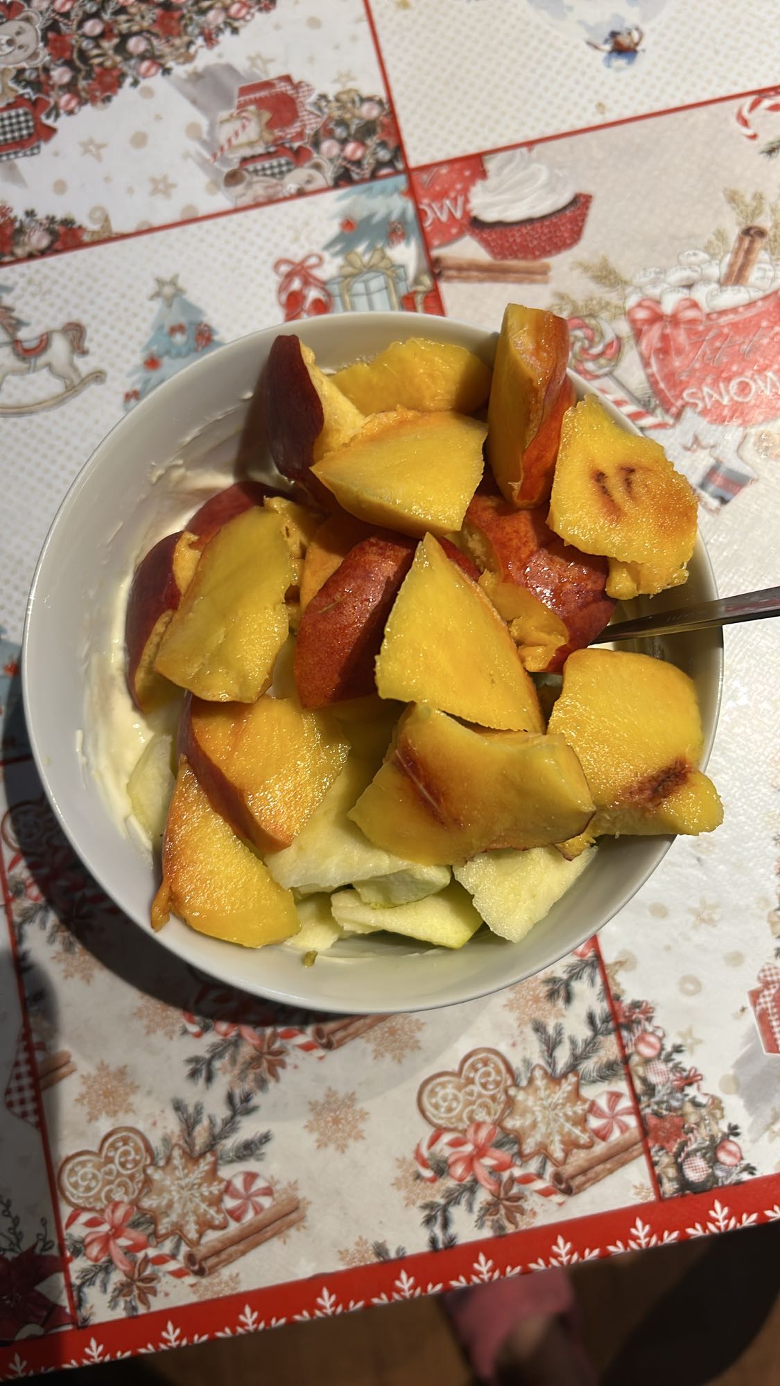 Iaurt proteic cu pudră proteică, măr verde și nectarină