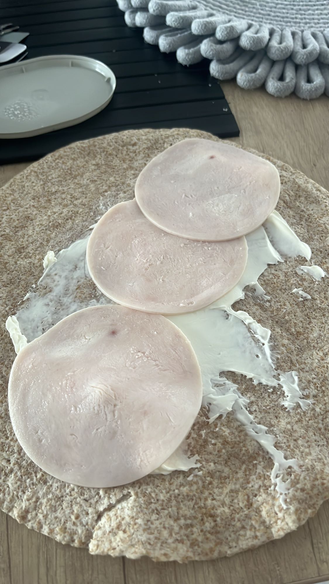 Wrap cu șuncă și cremă