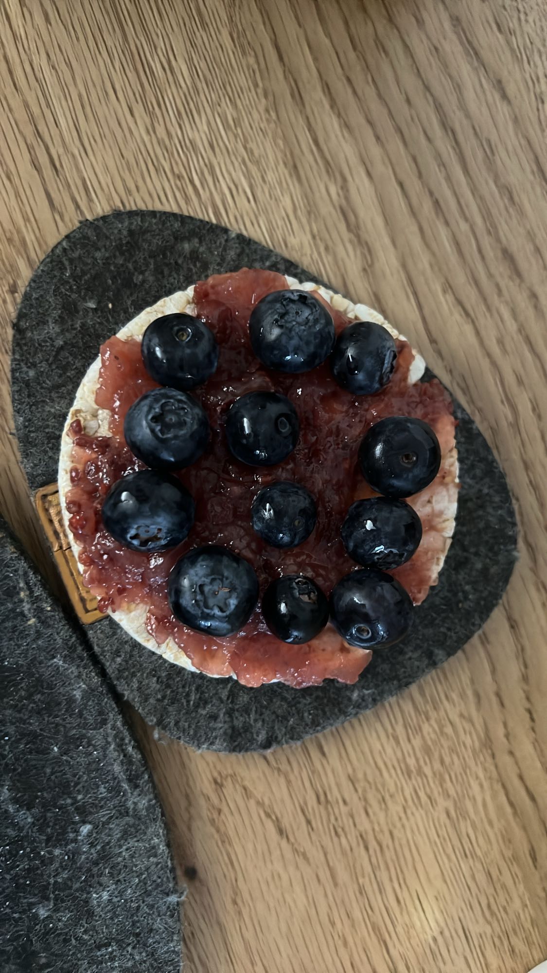 Arroz con mermelada y arándanos