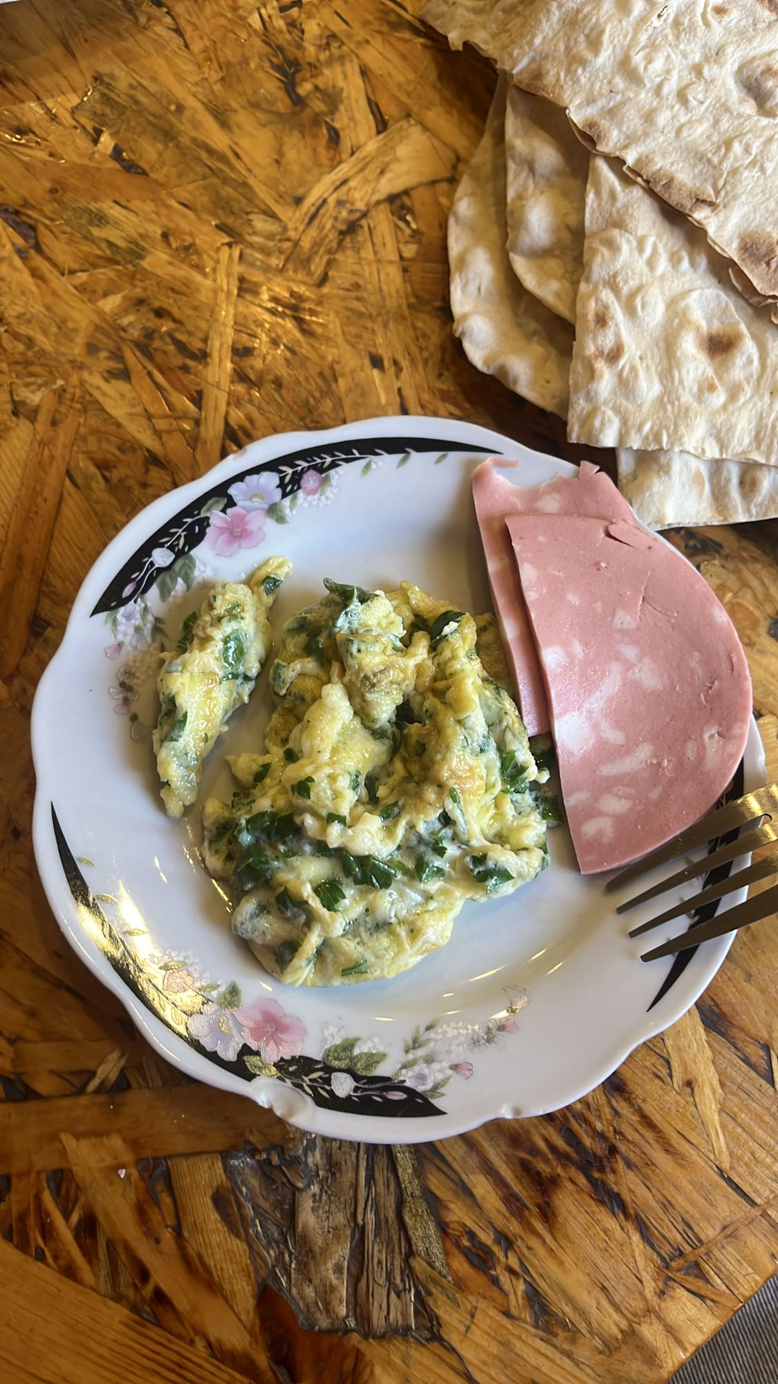 Eggs with herbs & bologna