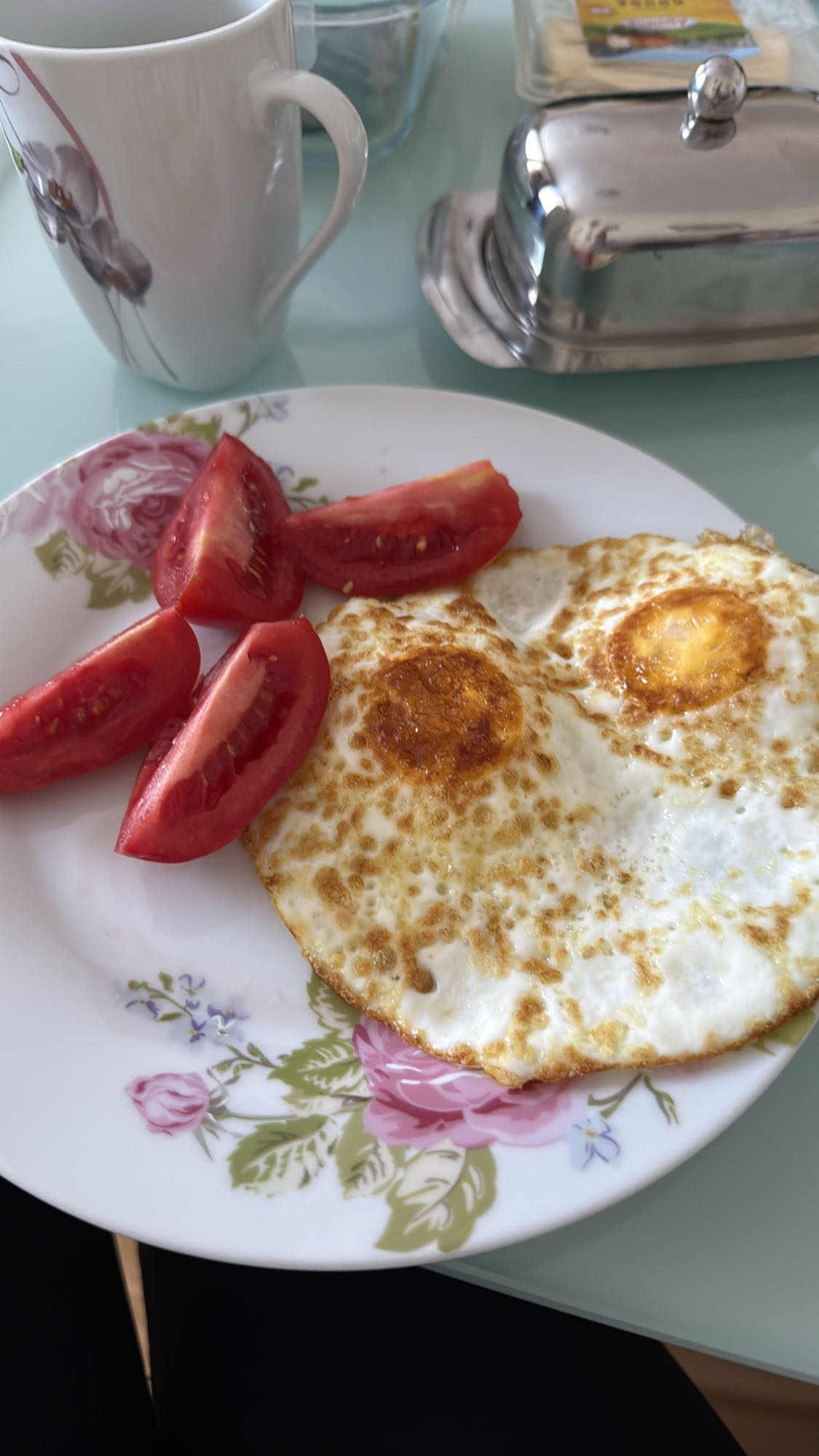 Fried Eggs with Tomato