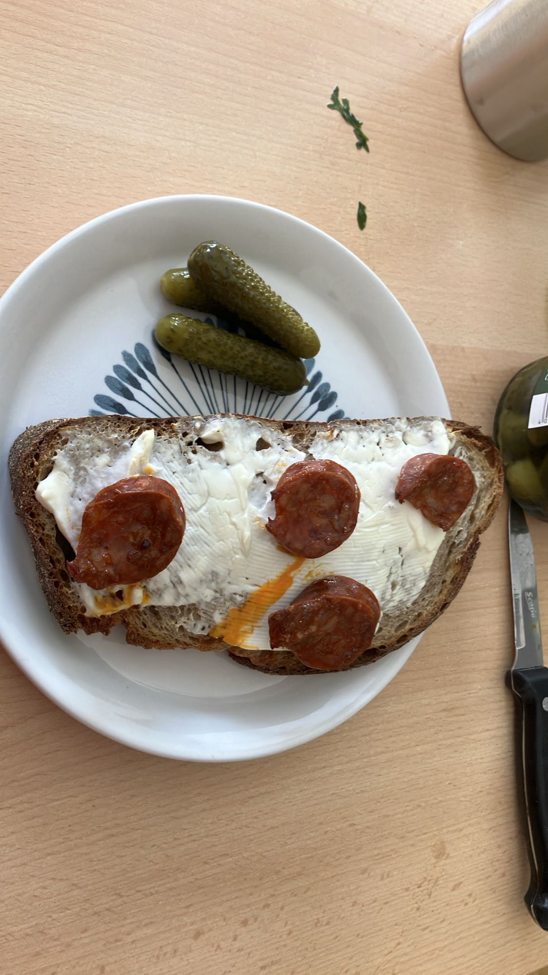 Pão com creme e chorizo