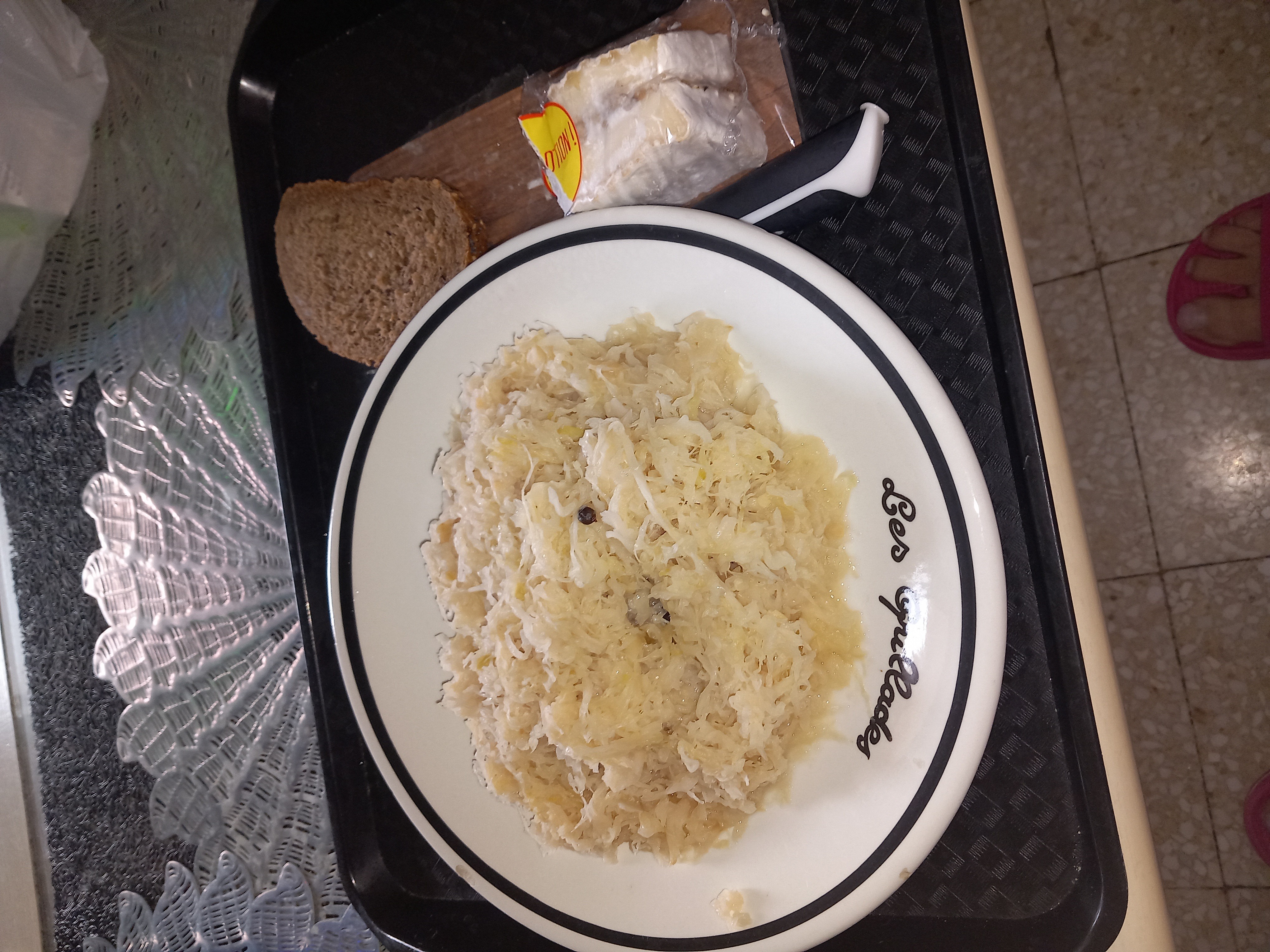 Choucroute, pain, fromage