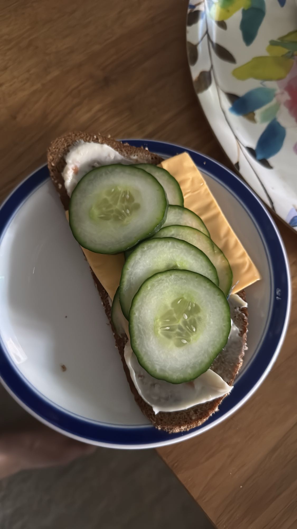 Ostsmörgås med gurka