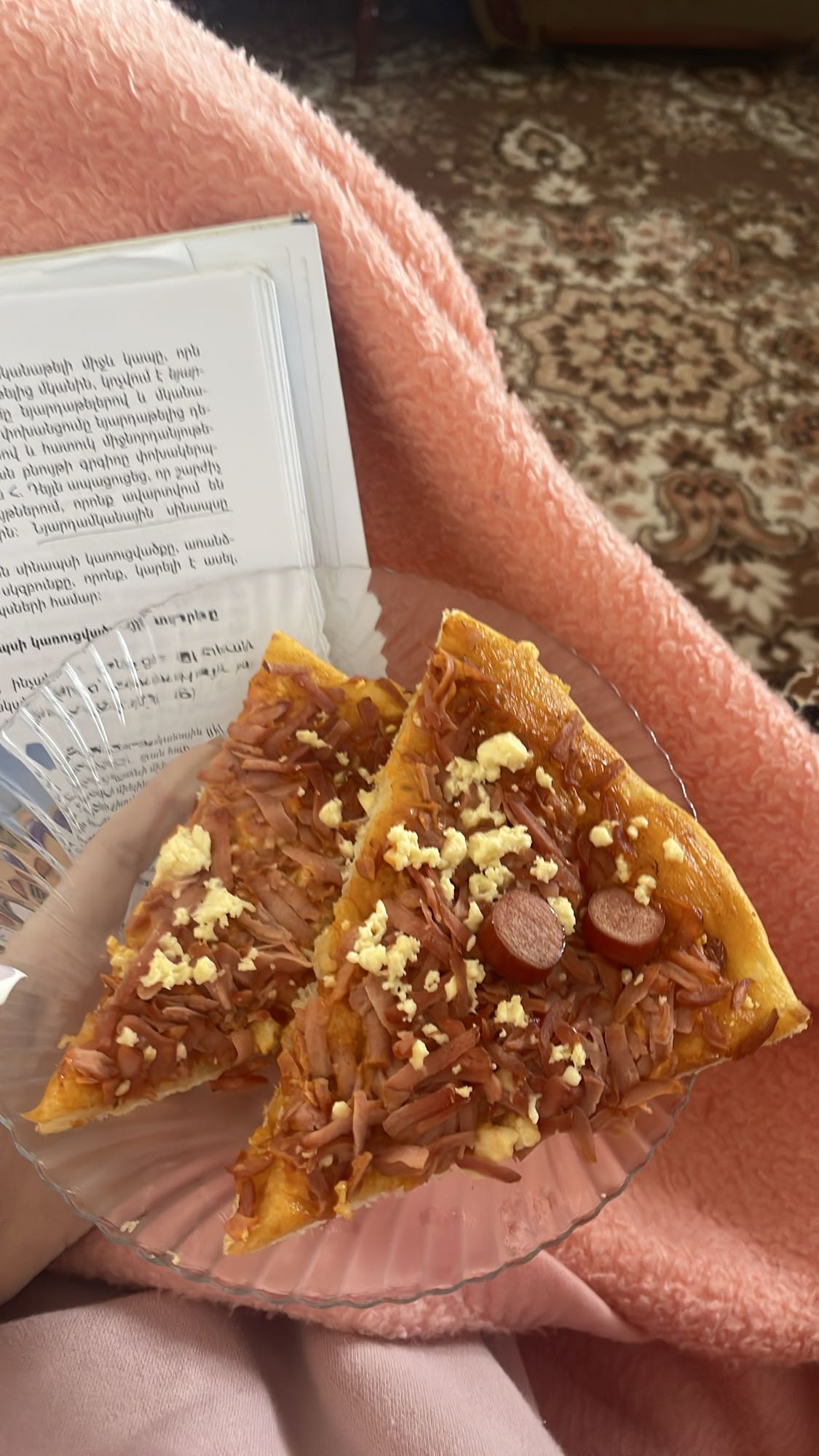 Домашняя пицца с колбасой