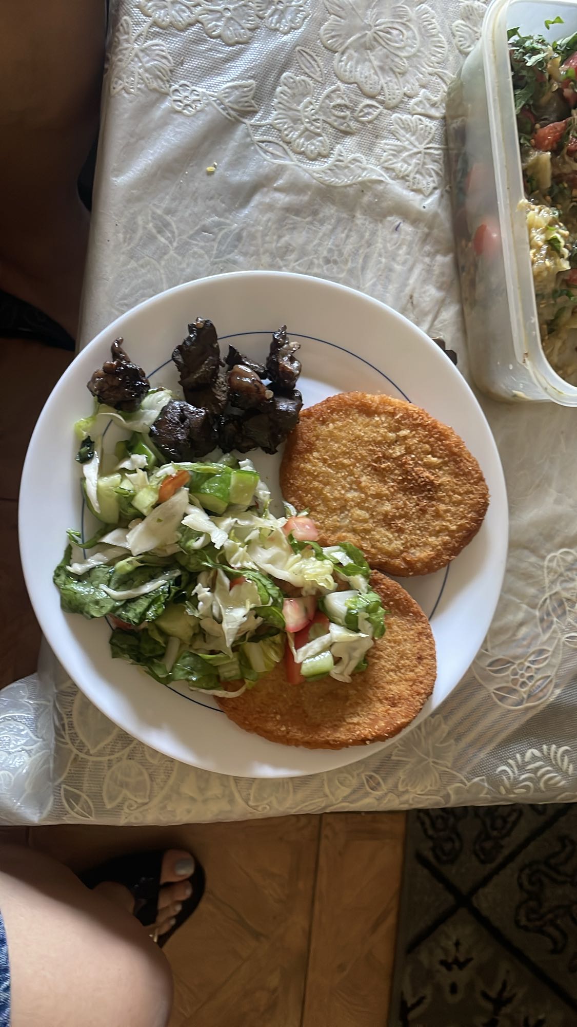 Cutlet, salad, liver plate