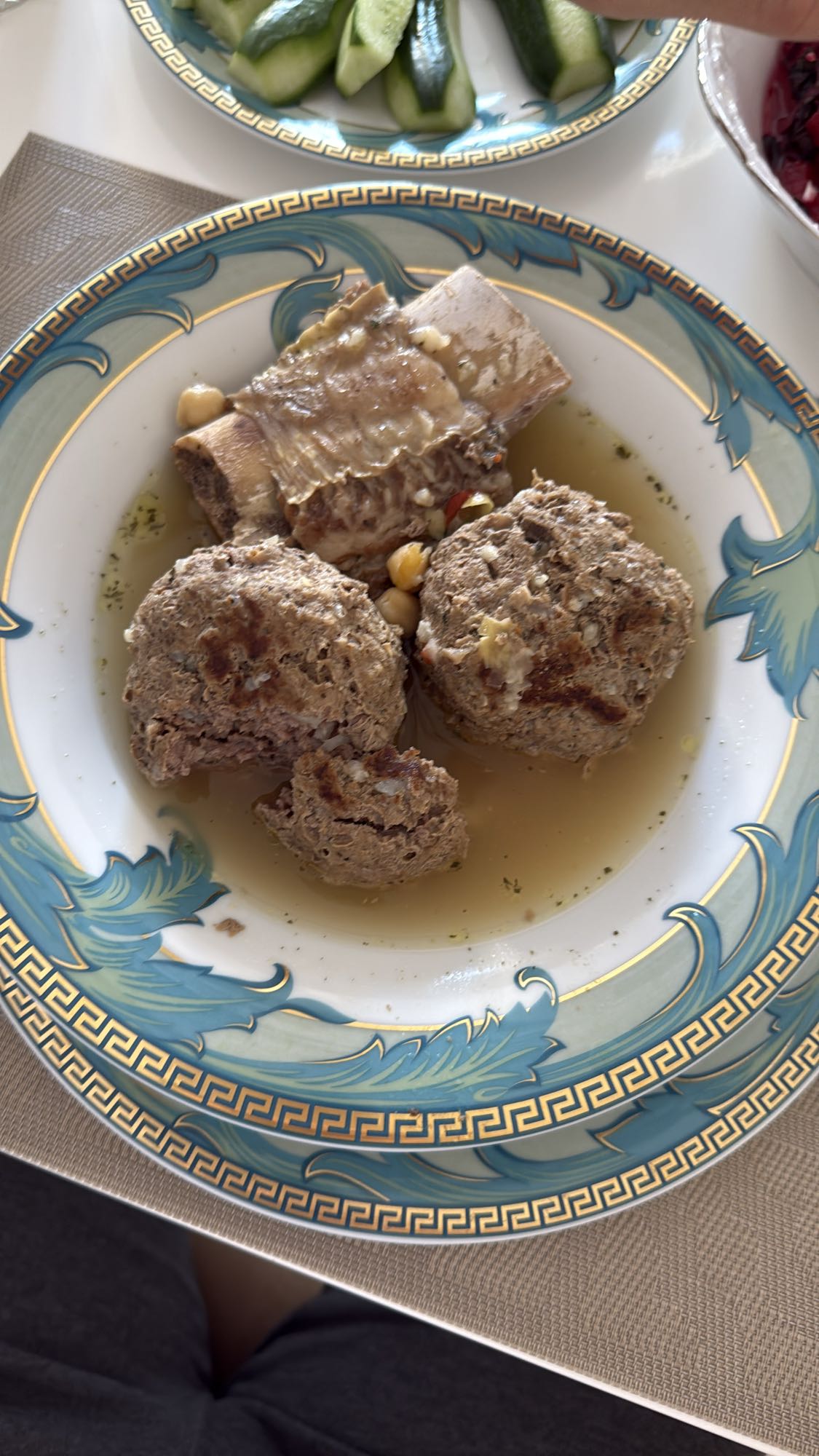 говяжий бульон с костями