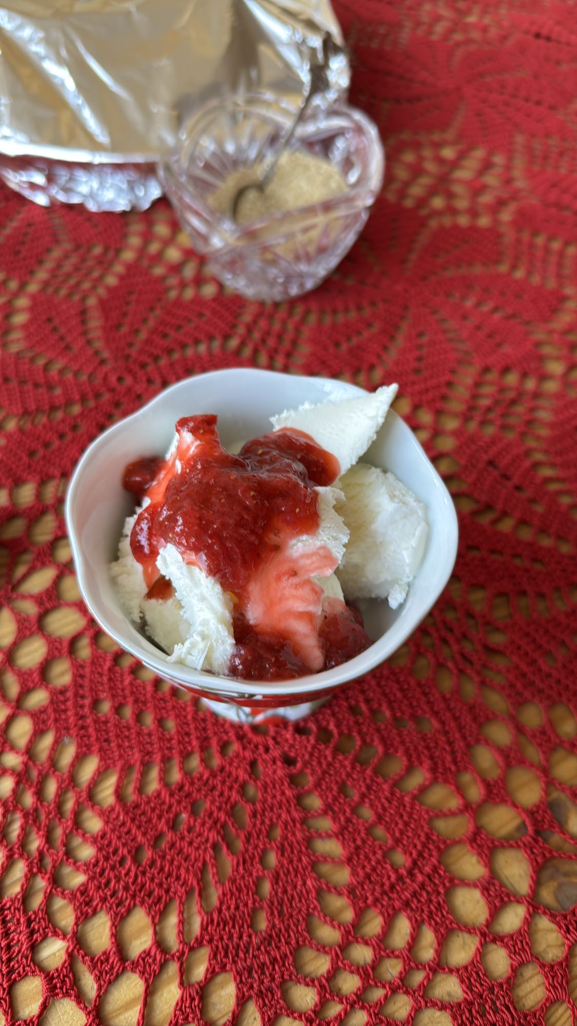 Vanilla ice cream with strawberry sauce