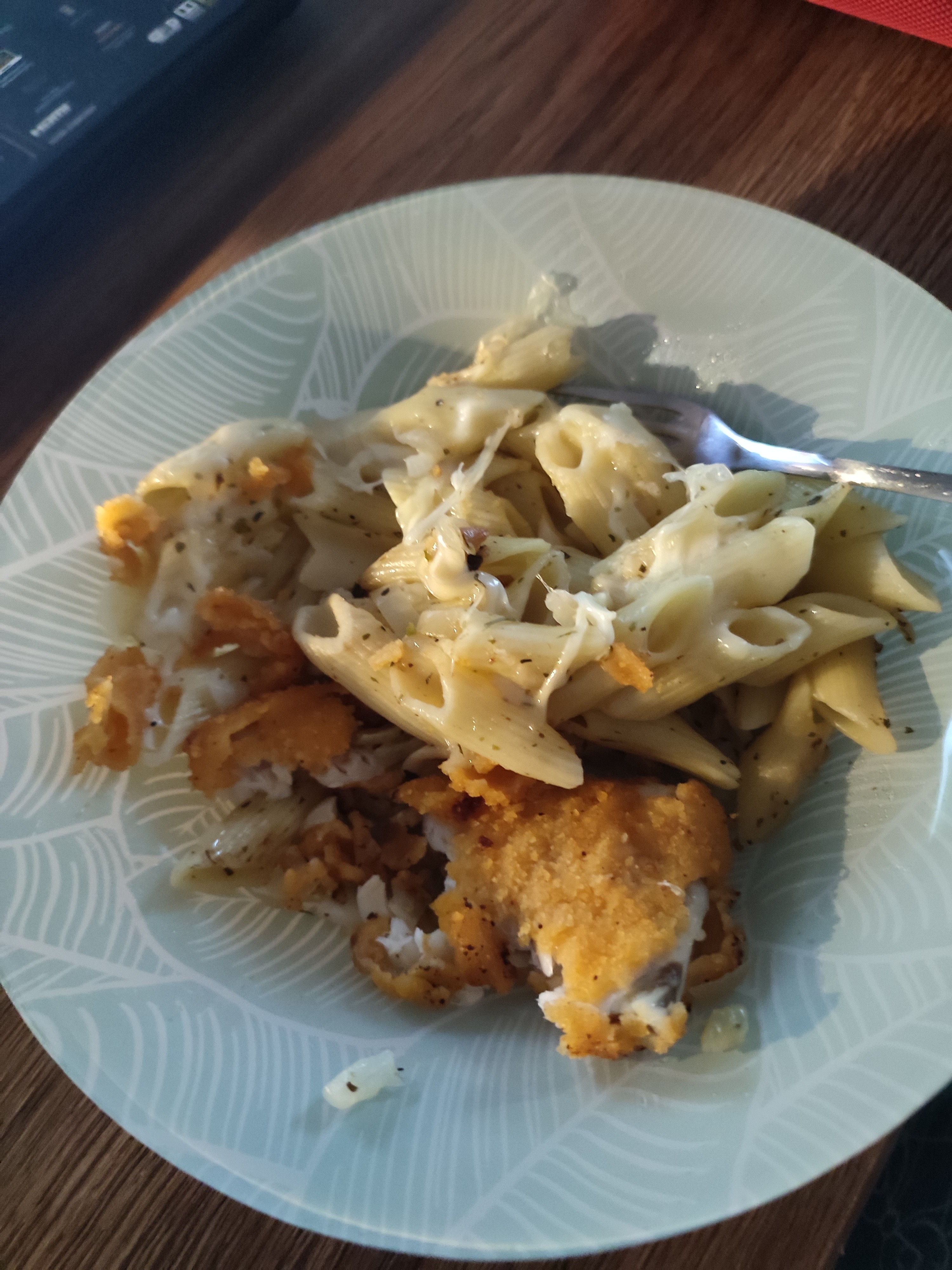 Cheesy pasta with fish