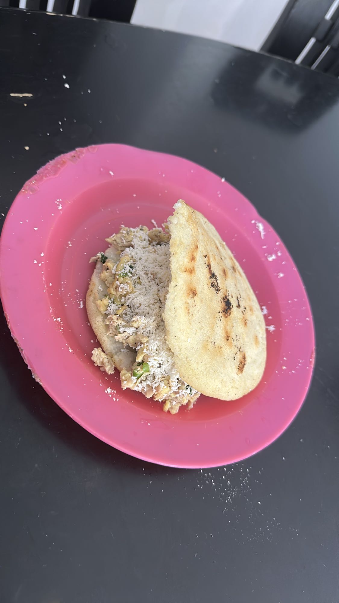 arepa rellena con pollo