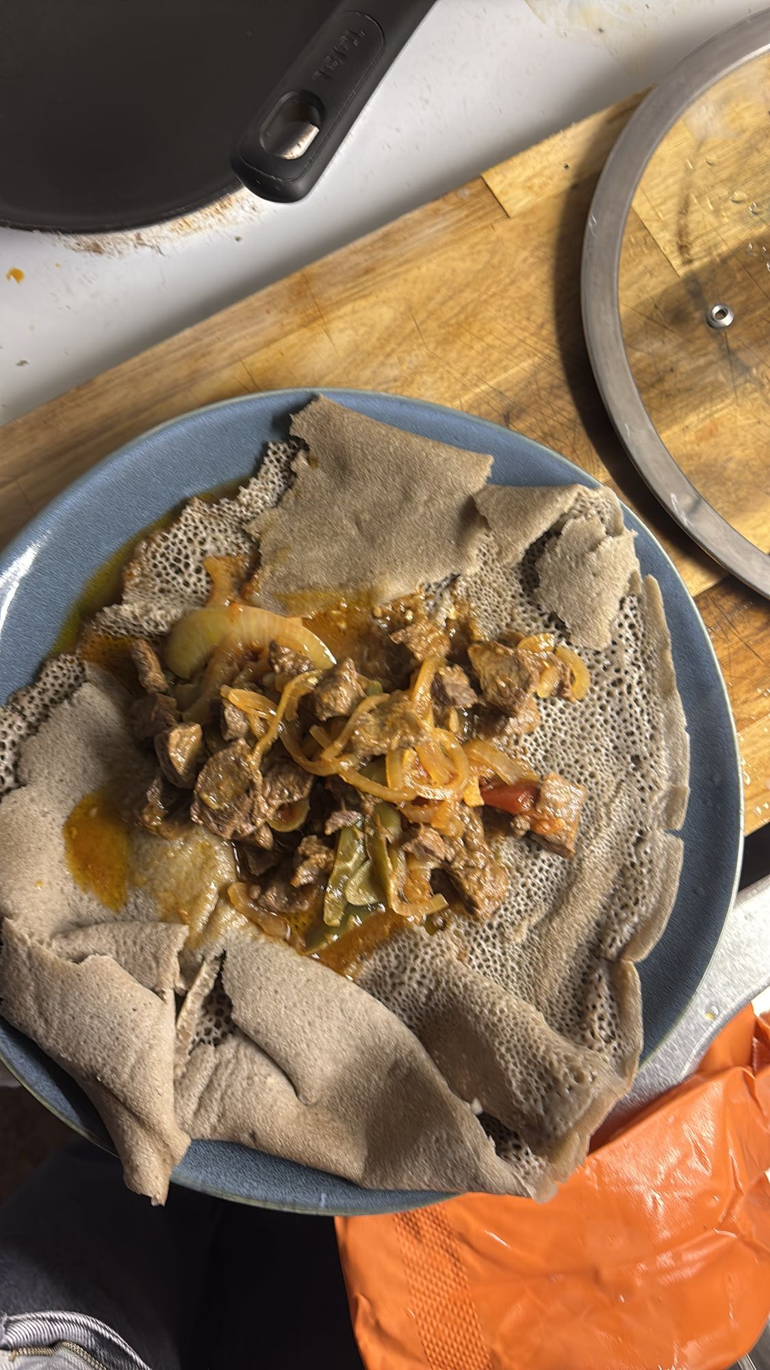 Injera med köttgryta