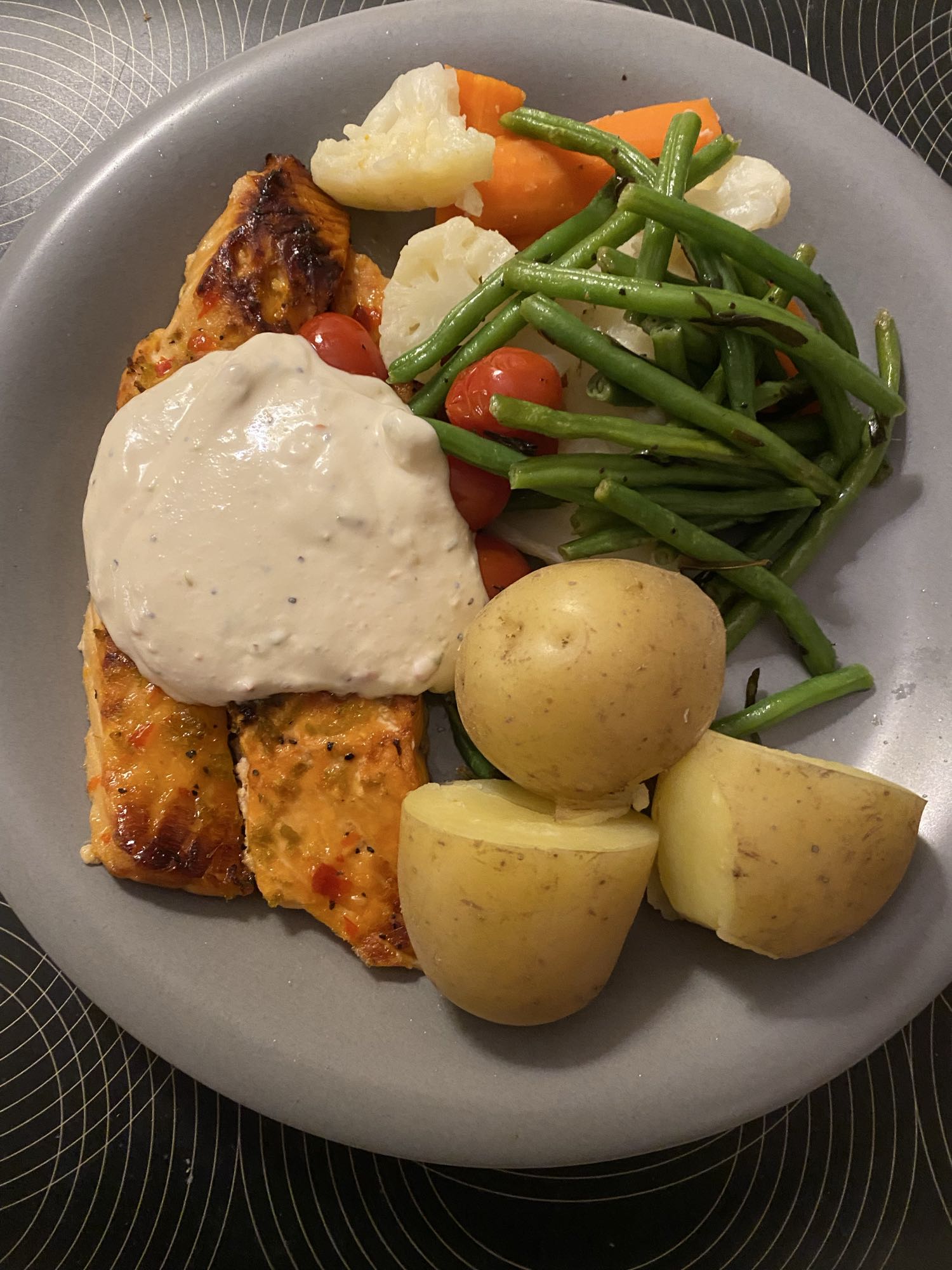 Lax med potatis och grönsaker