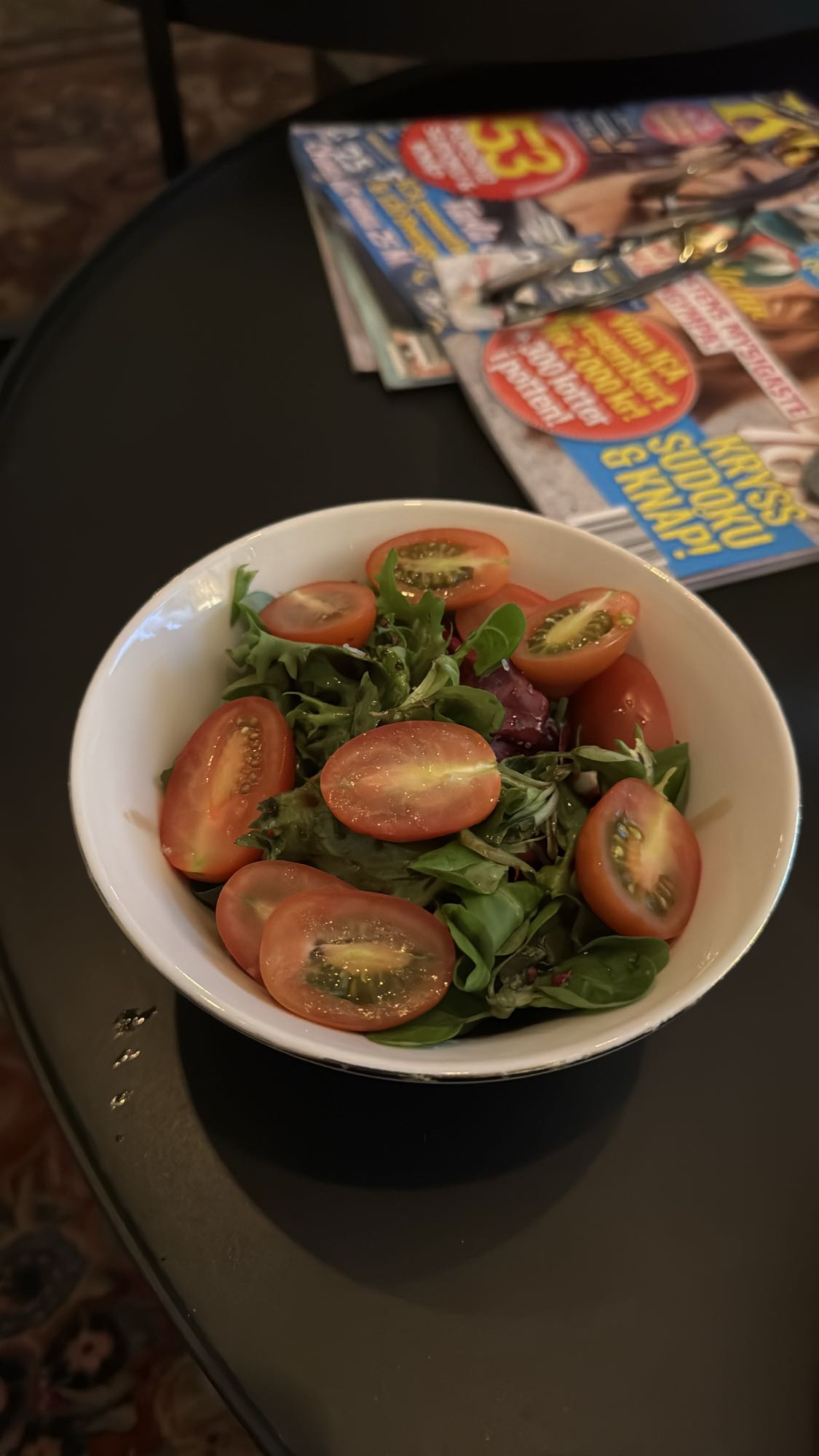 Grönsallad med tomat