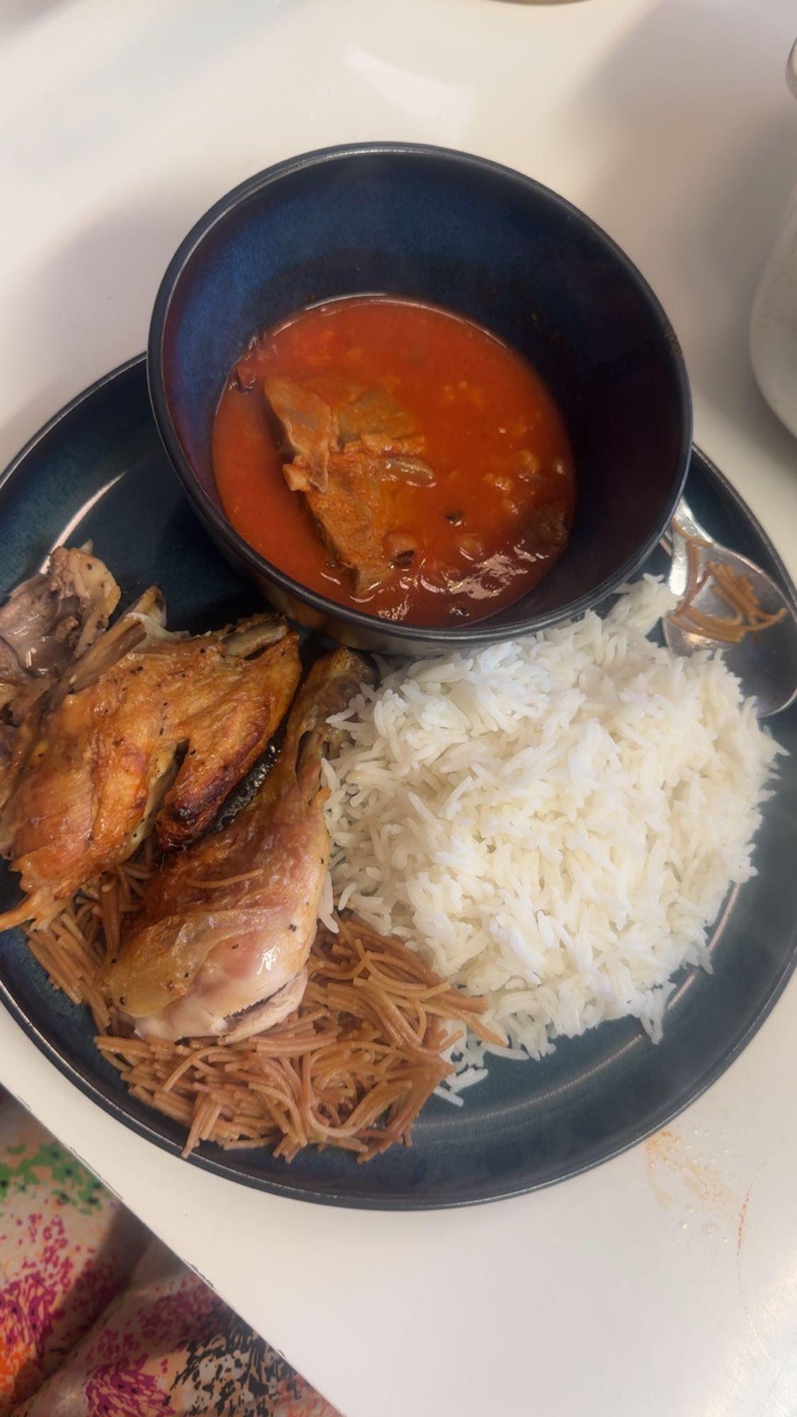 Kyckling med ris och tomatsås