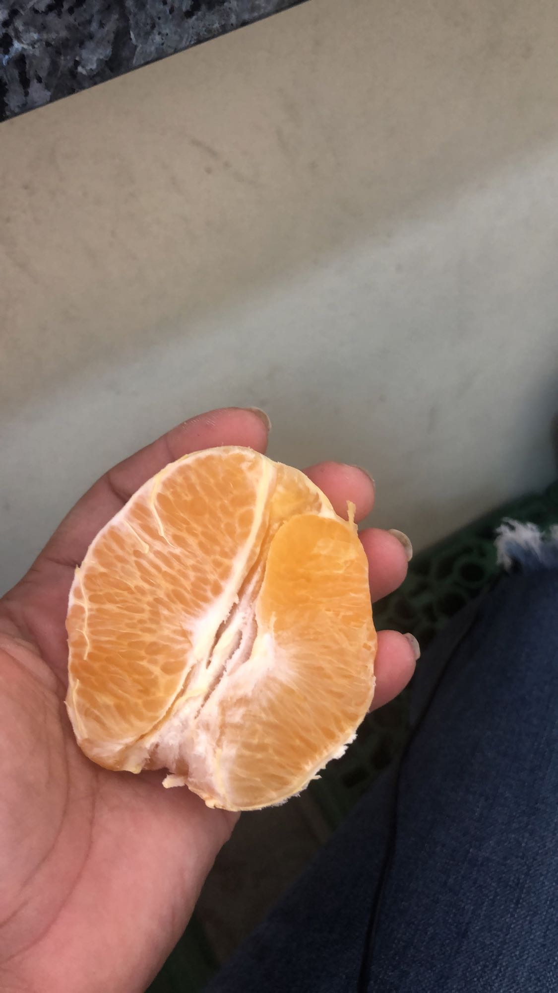 naranja entera fresca