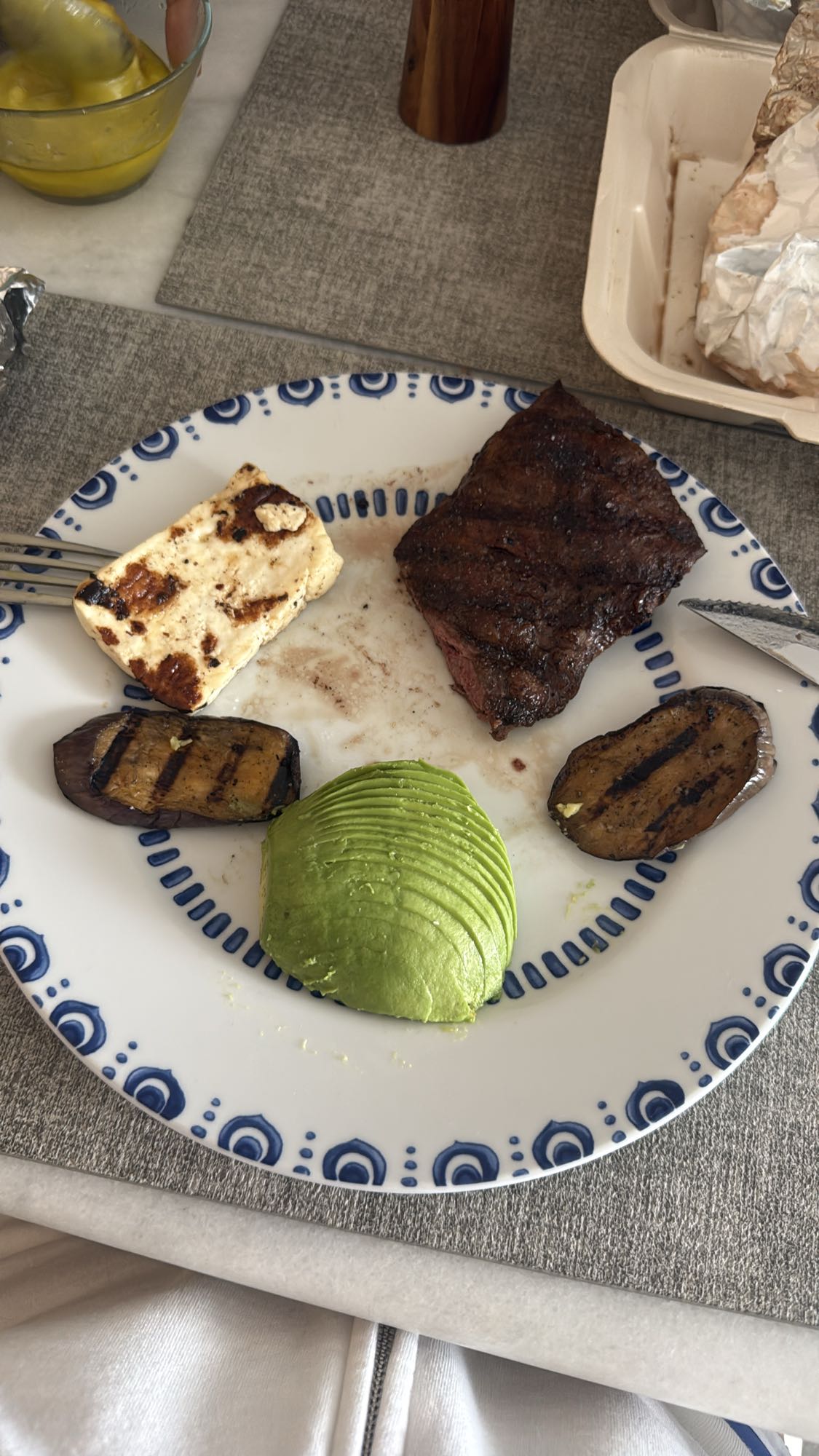 Plato de carne y vegetales