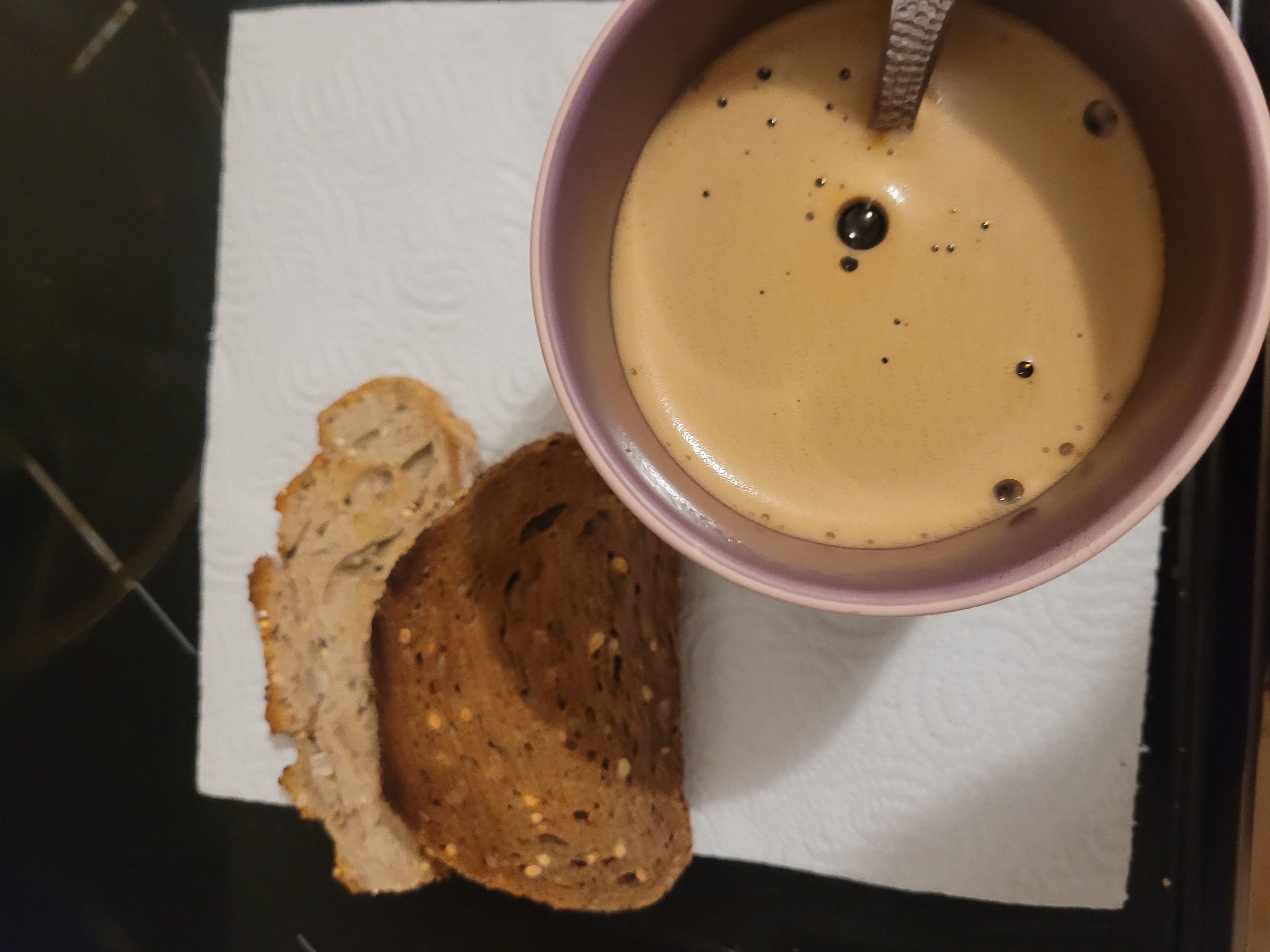 Café et pain tranché