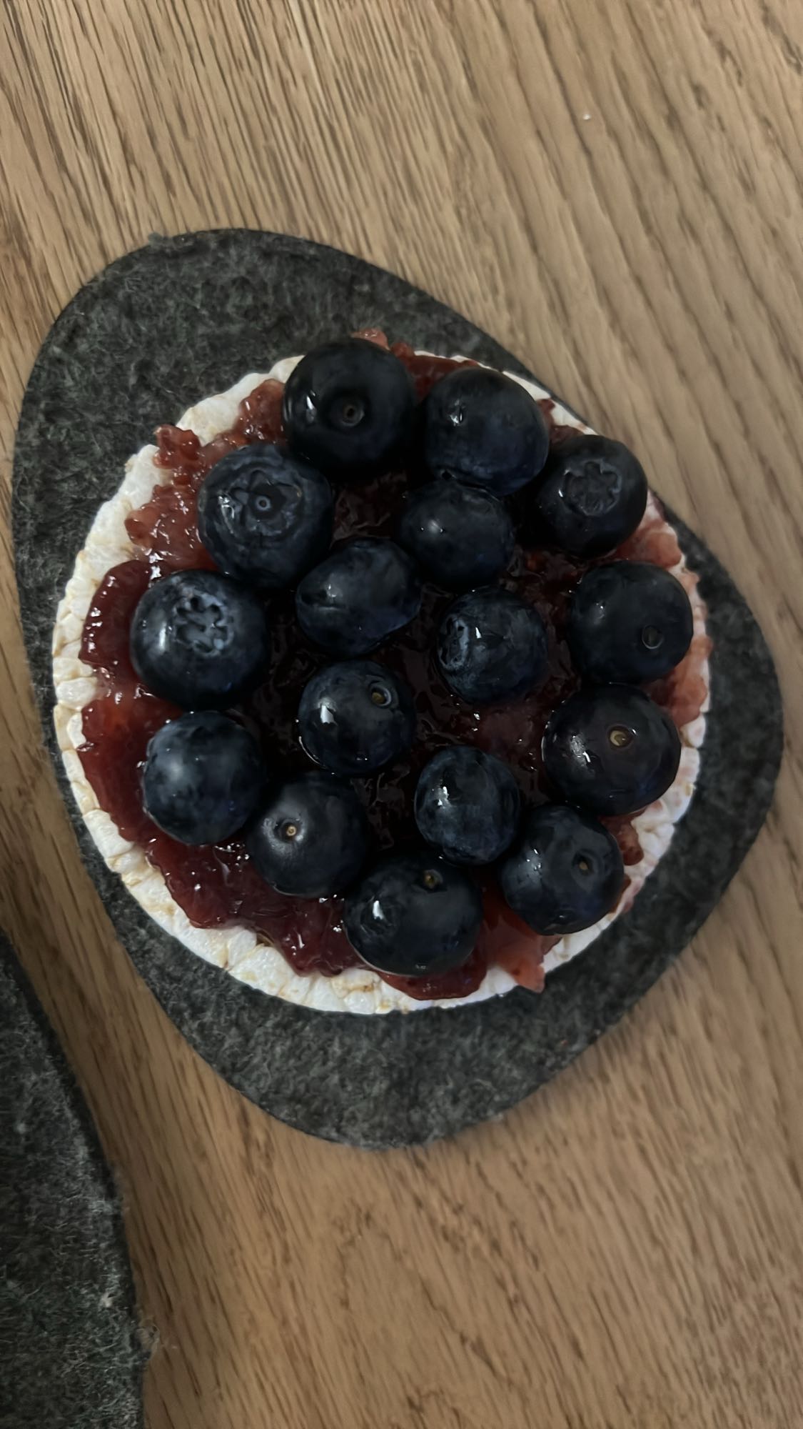 Arroz con mermelada y arándanos