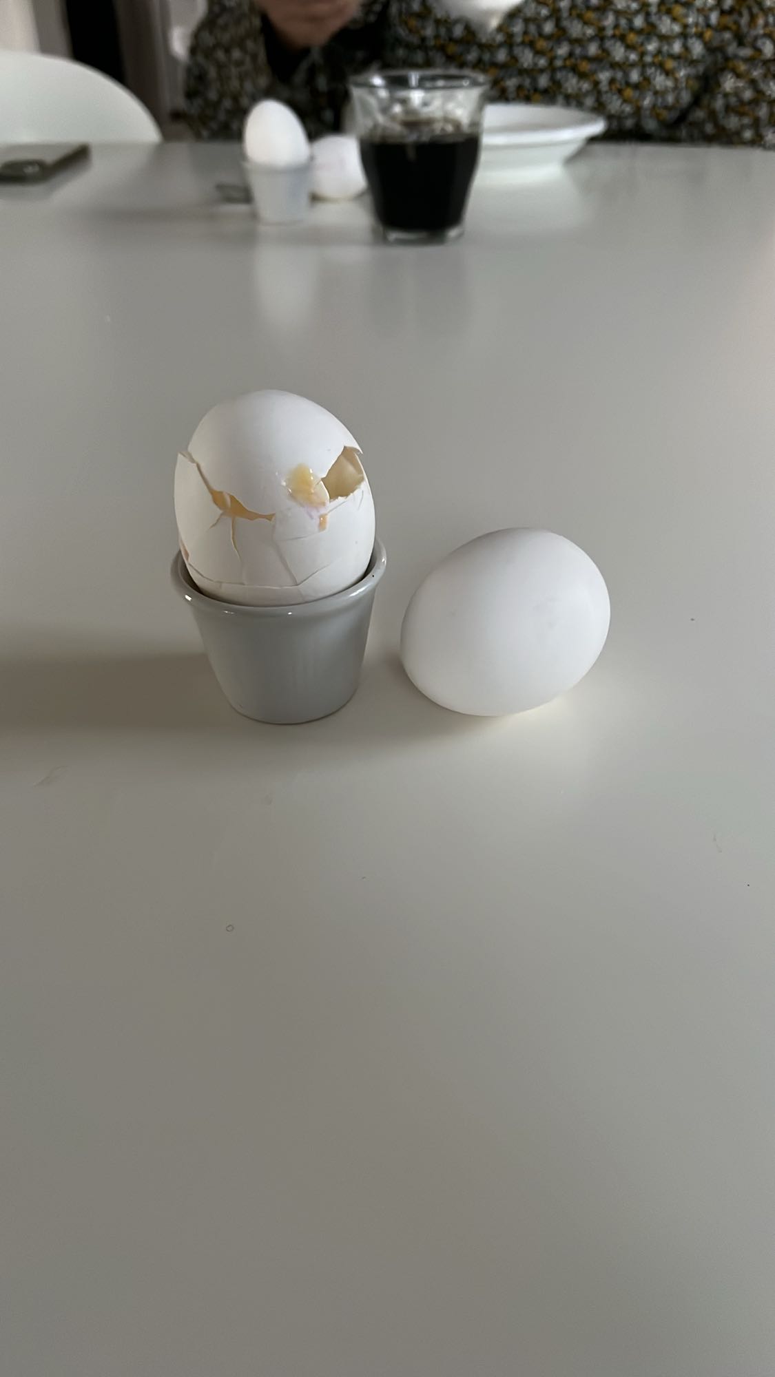 Kokta ägg och kaffe