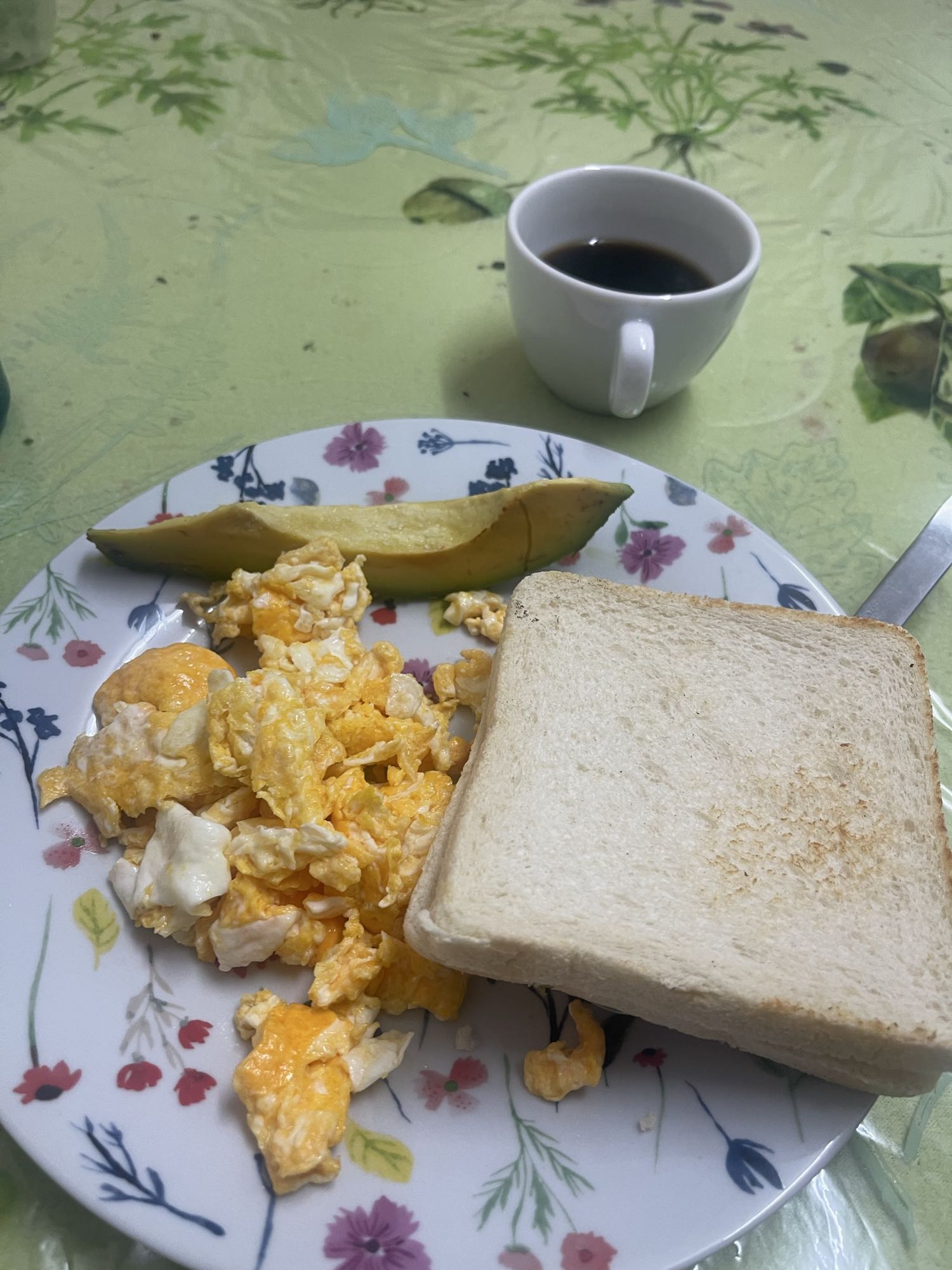 Desayuno con huevo y pan