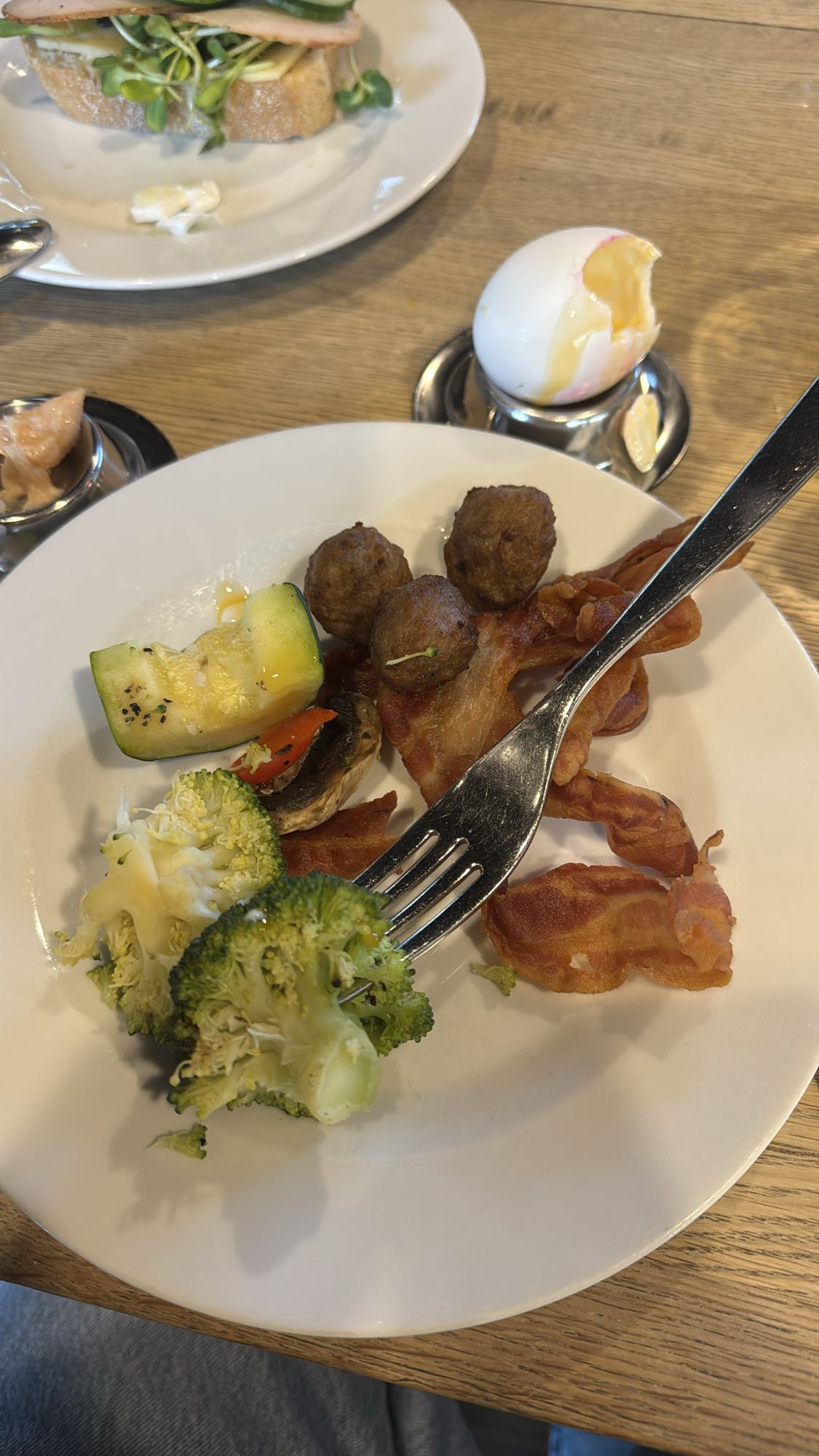 Frukosttallrik med ägg