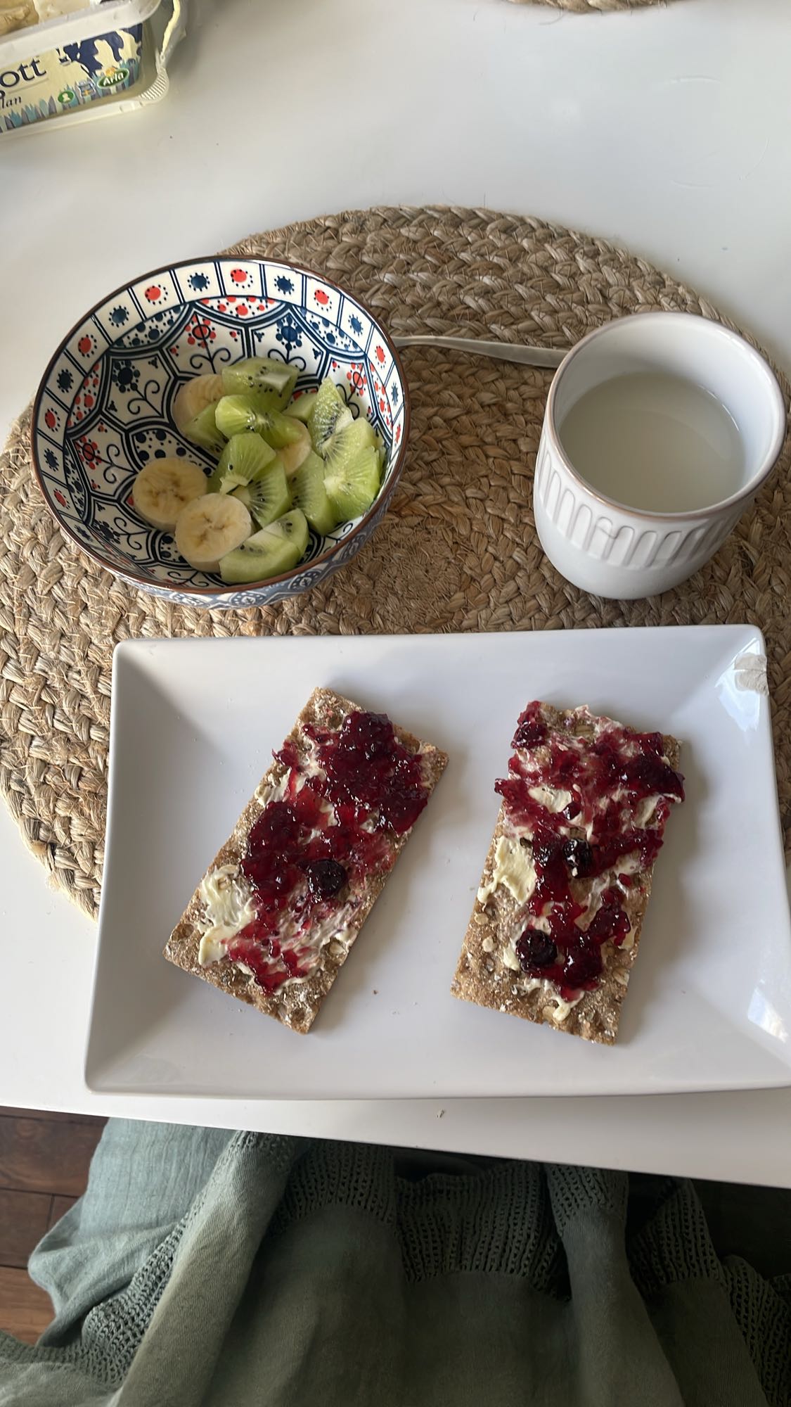 Desayuno crujiente y fruta