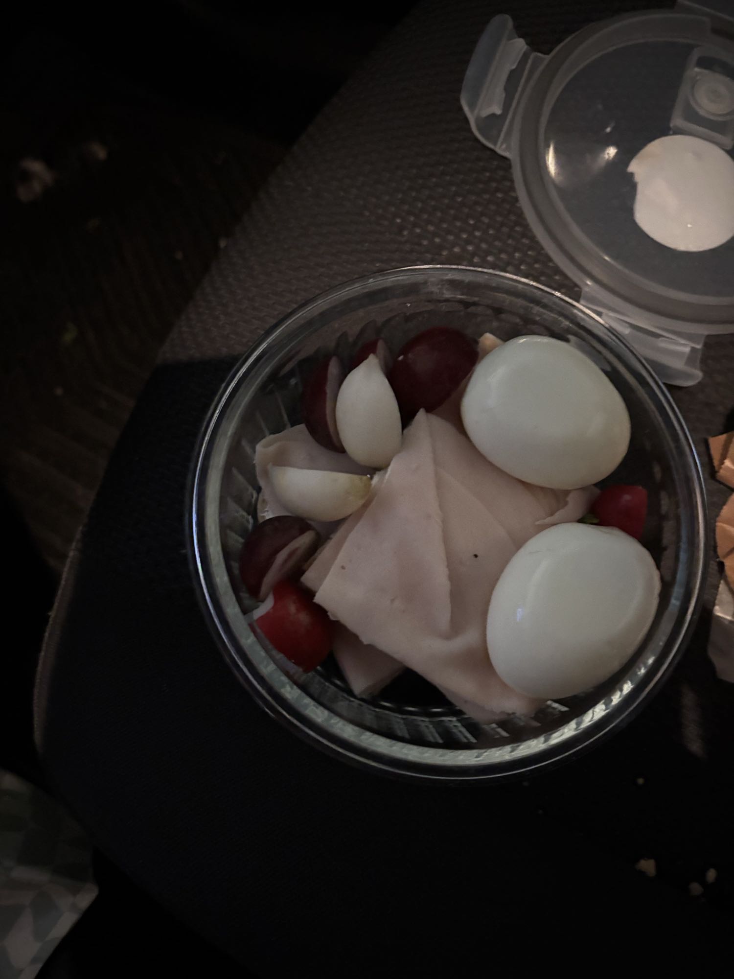 Jajka, szynka i winogrona