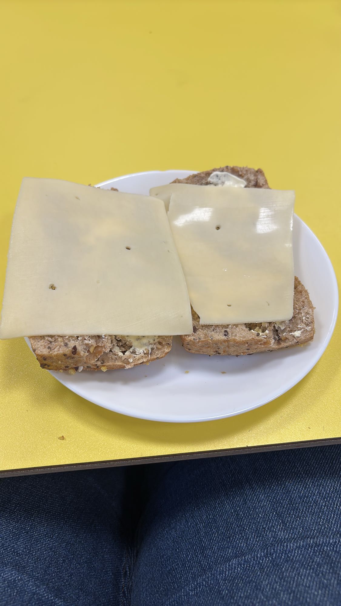 Käsebrot mit Butter