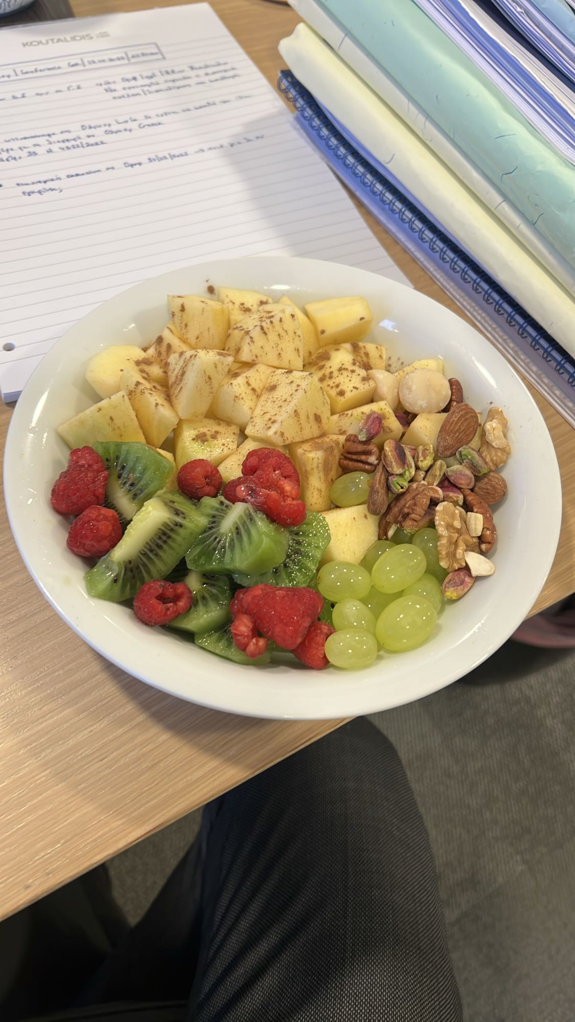 Φρουτοσαλάτα με ξηρούς καρπούς