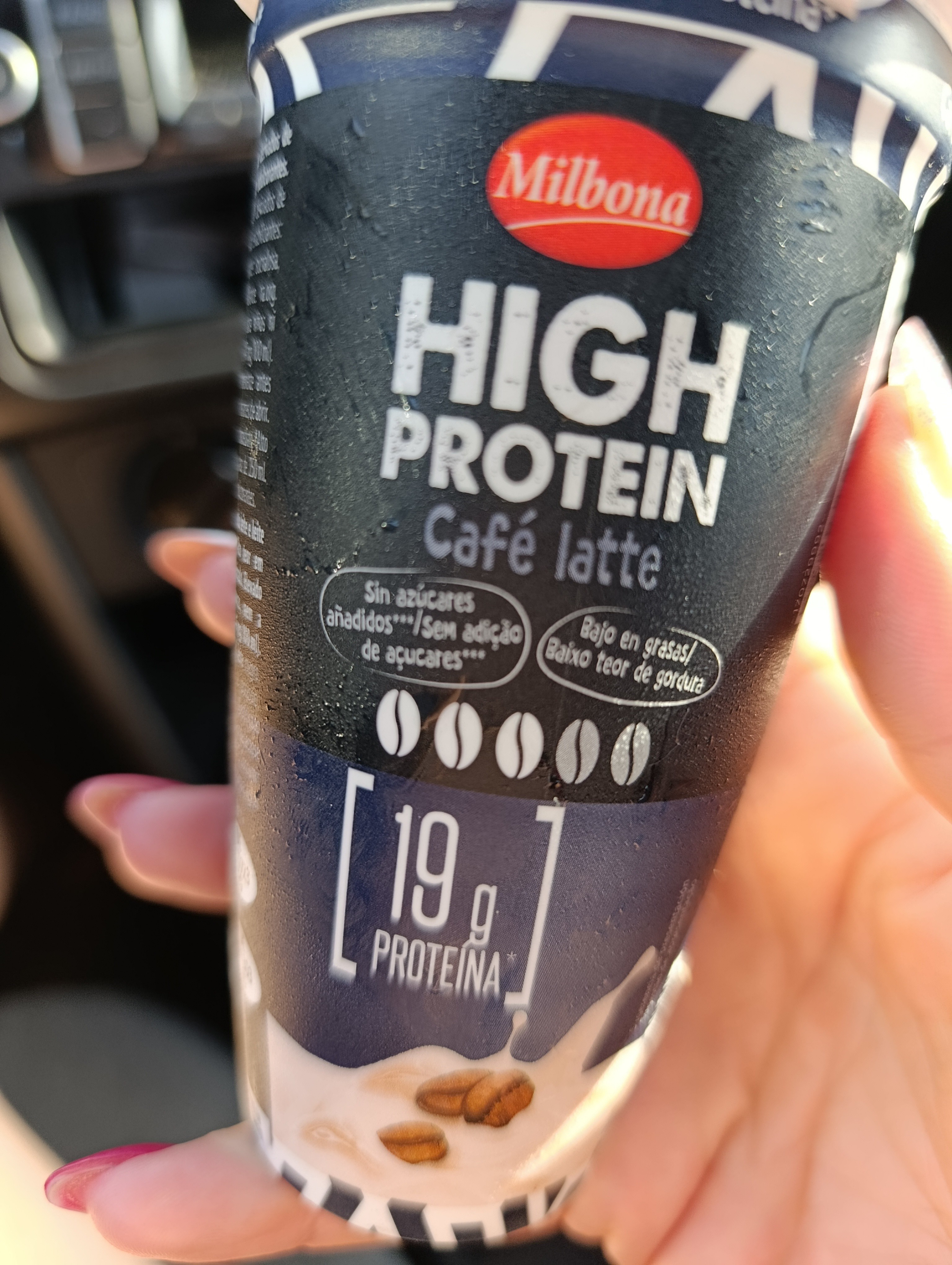 Café latte alto en proteína