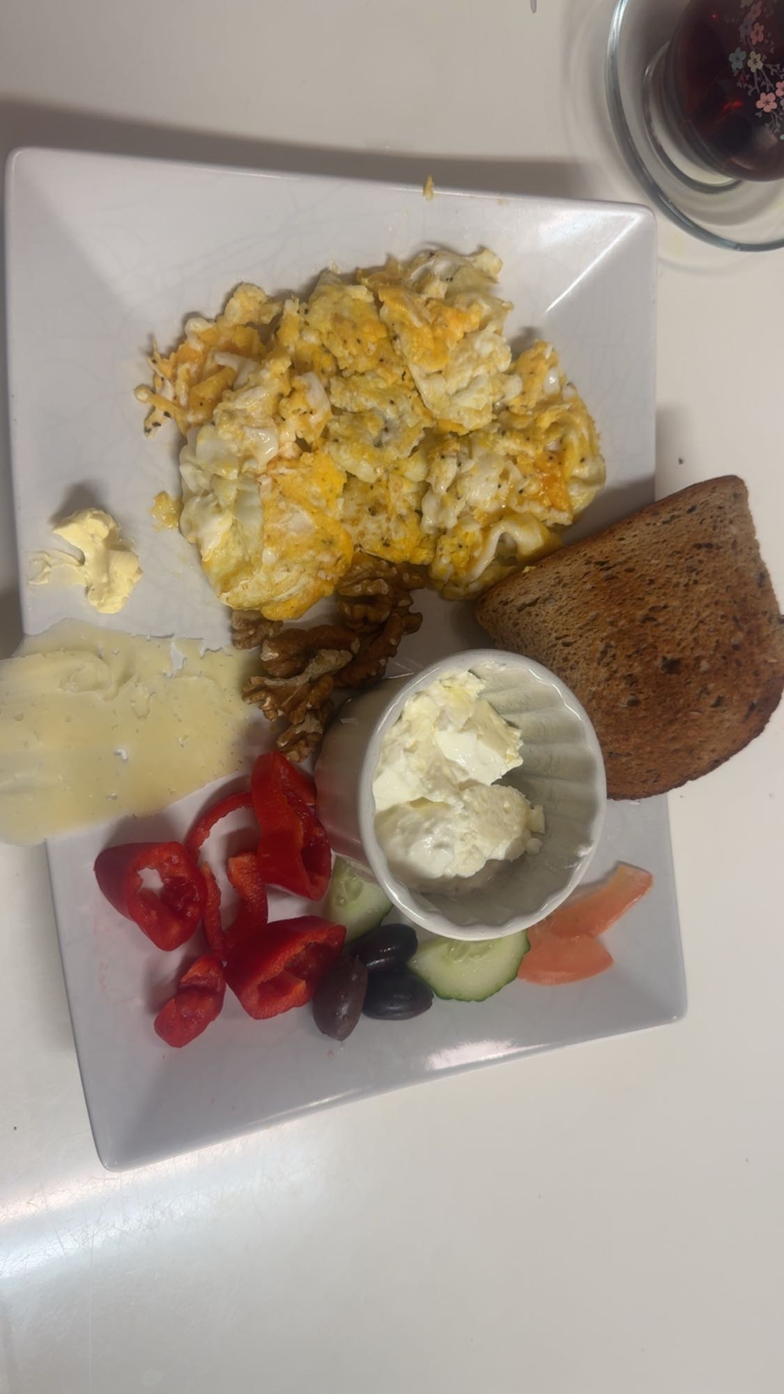 Frukosttallrik med ägg